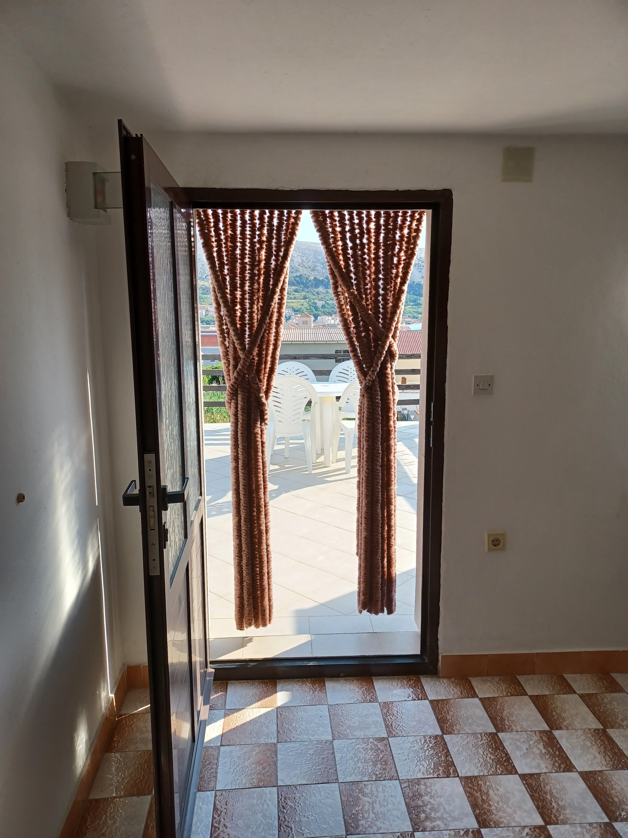 Enosobni apartma S teraso in pogledom na morje Pag  A-b