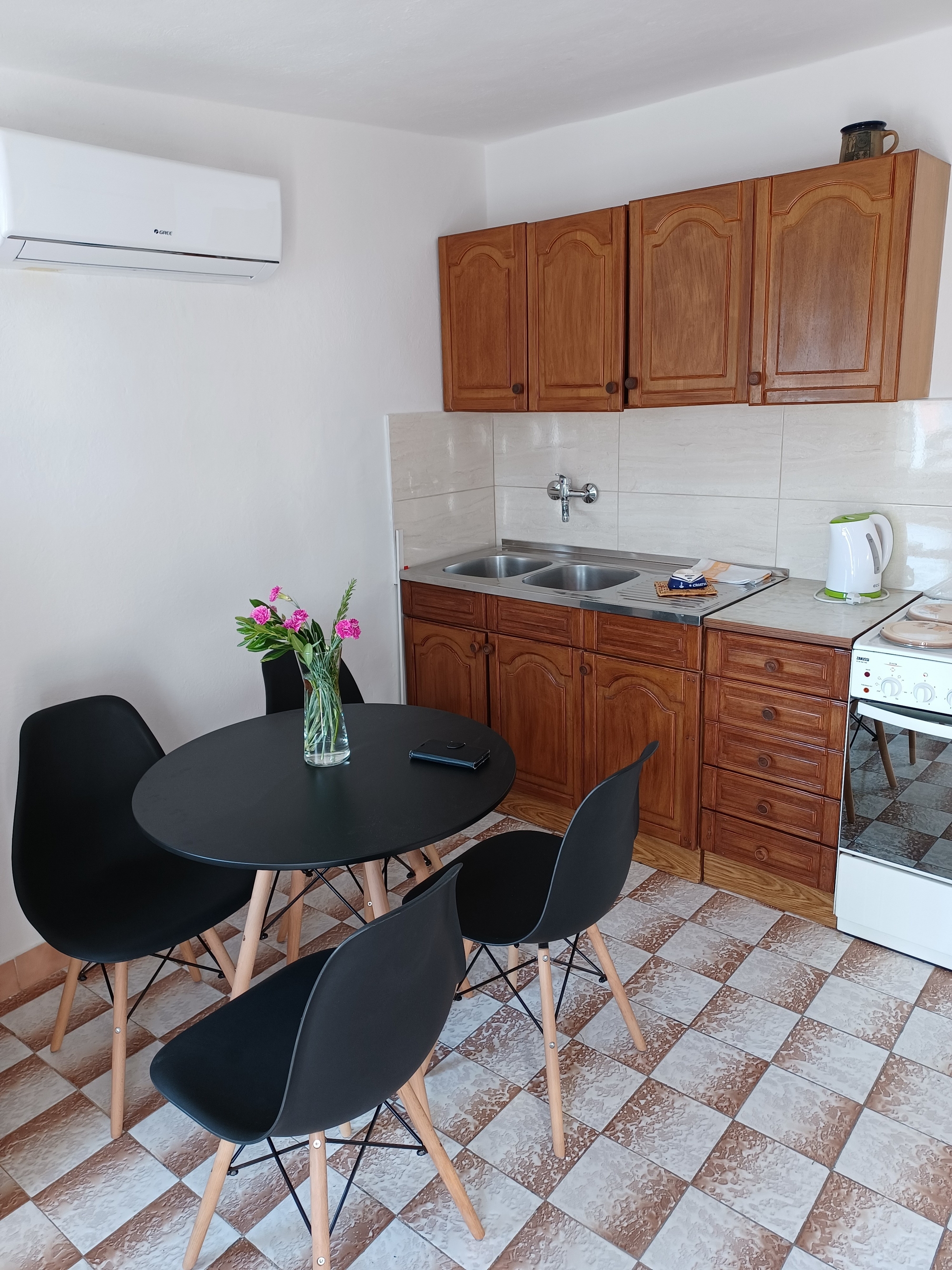 Enosobni apartma S teraso in pogledom na morje Pag  A-b