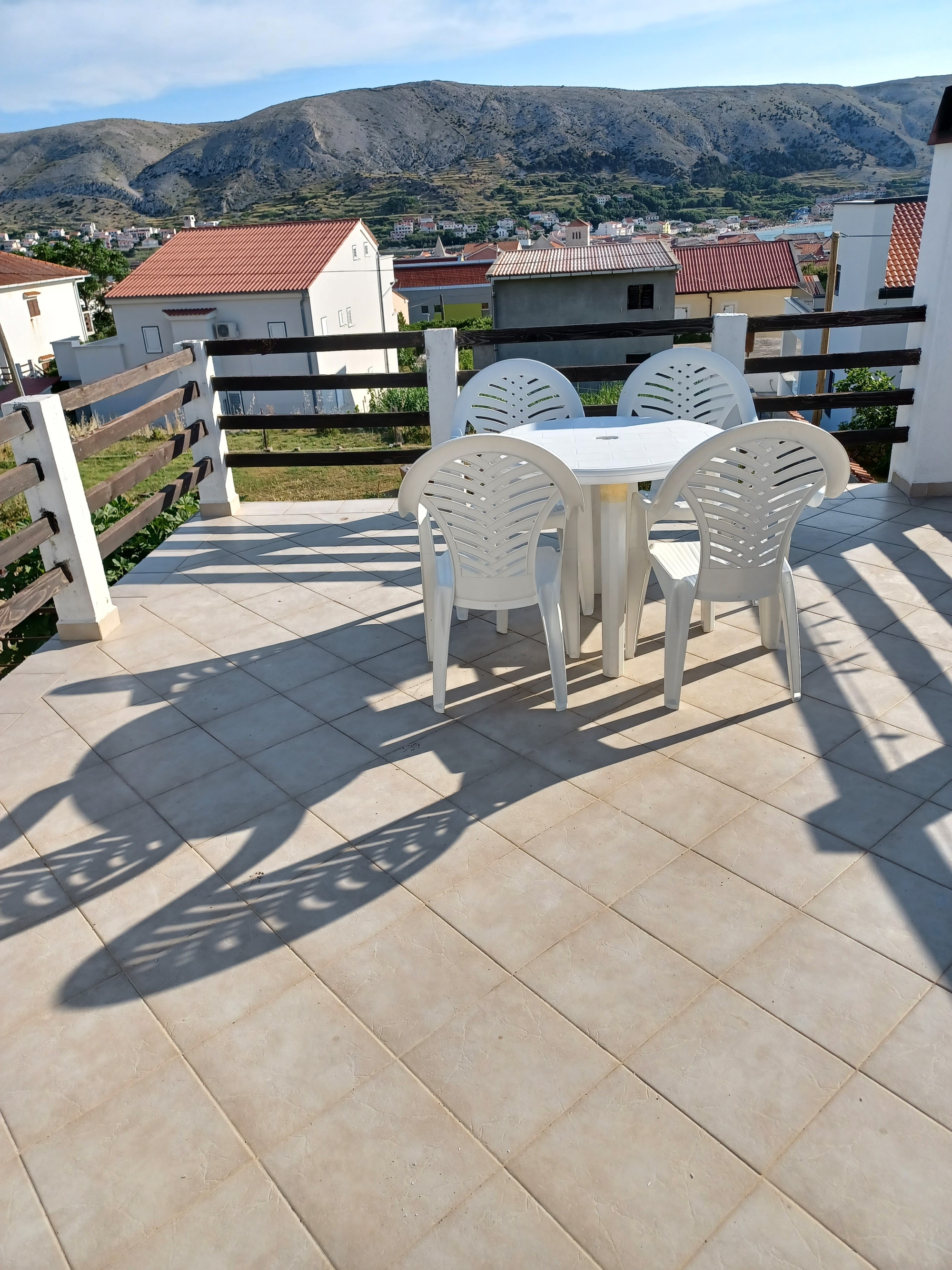 Enosobni apartma S teraso in pogledom na morje Pag  A-b