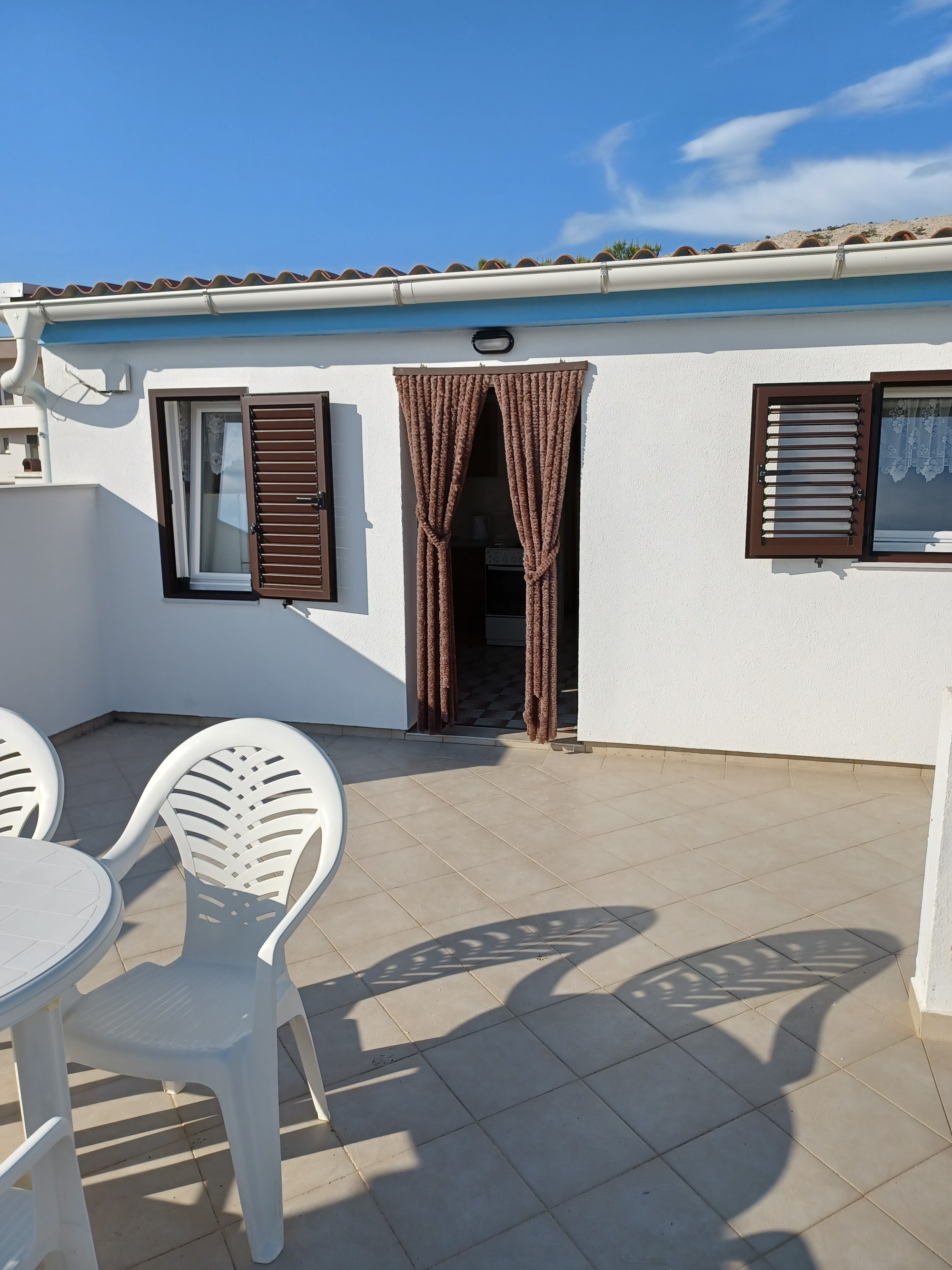 Enosobni apartma S teraso in pogledom na morje Pag  A-b