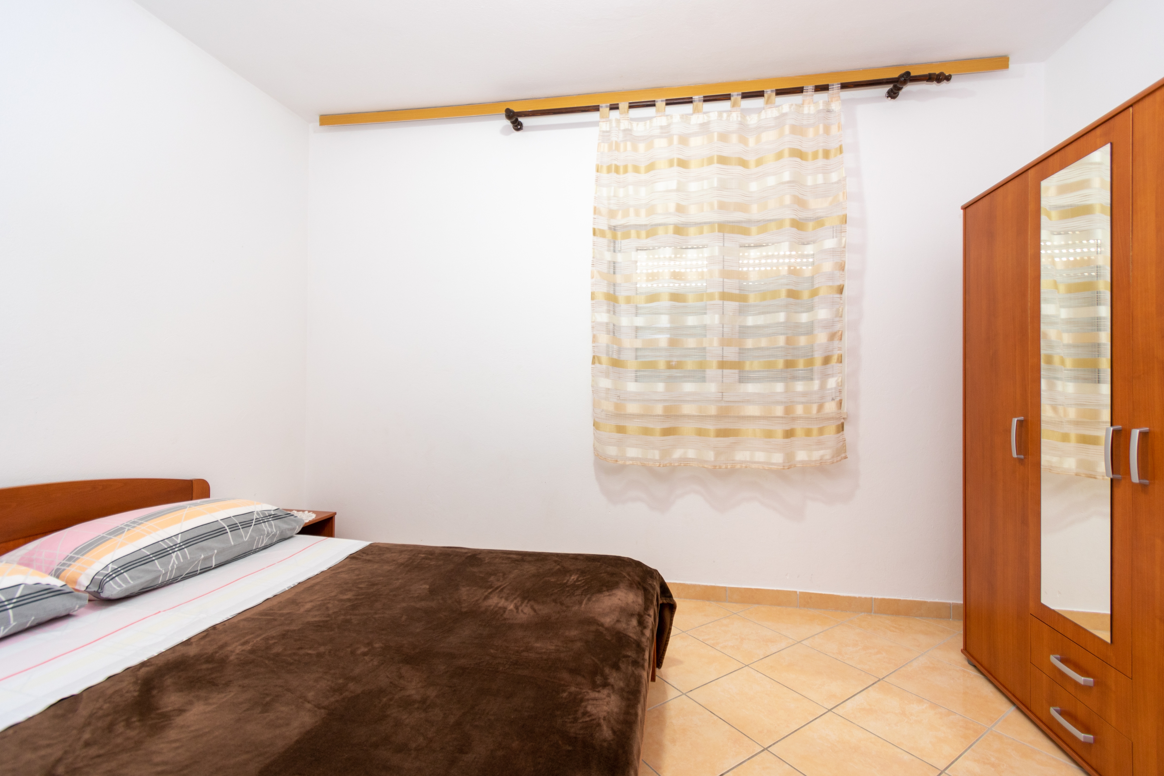 Four bedroom apartment near beach Stara Novalja, Pag  A-a
