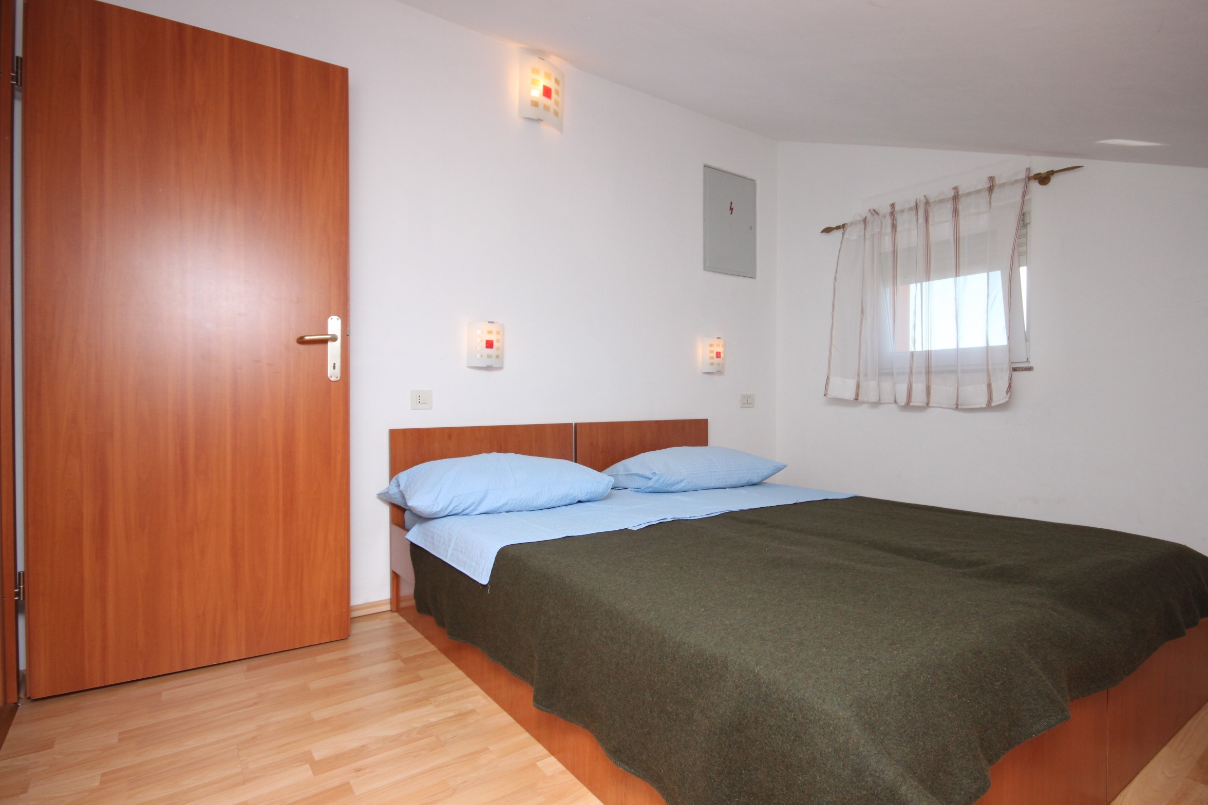 Three bedroom apartment with terrace and sea view Novalja, Pag  A-c