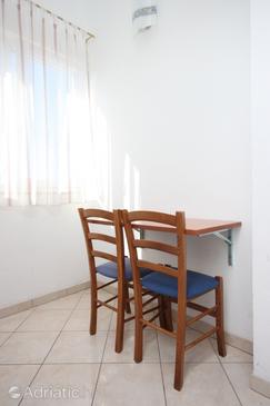 Dining room Novalja, Dining room in the studio-apartment, dopusteni kucni ljubimci i WIFI.