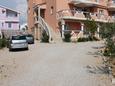 Parking lot Novalja, Pag, Parking lot 6345 - Apartments with pebble beach.