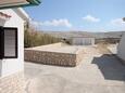 Parking lot Kustići, Pag, Parking lot 6347 - Apartments by the sea.
