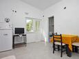 Dining room Metajna, Dining room in the apartment, air condition available and WiFi.