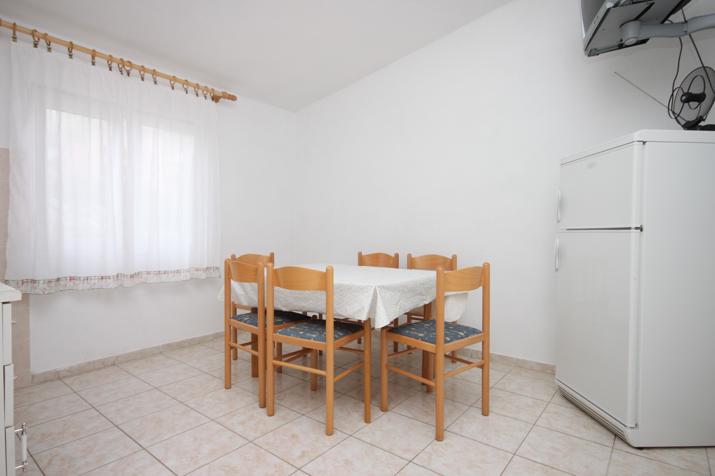 Two bedroom apartment near beach Metajna (Pag) (A-6352-a)
