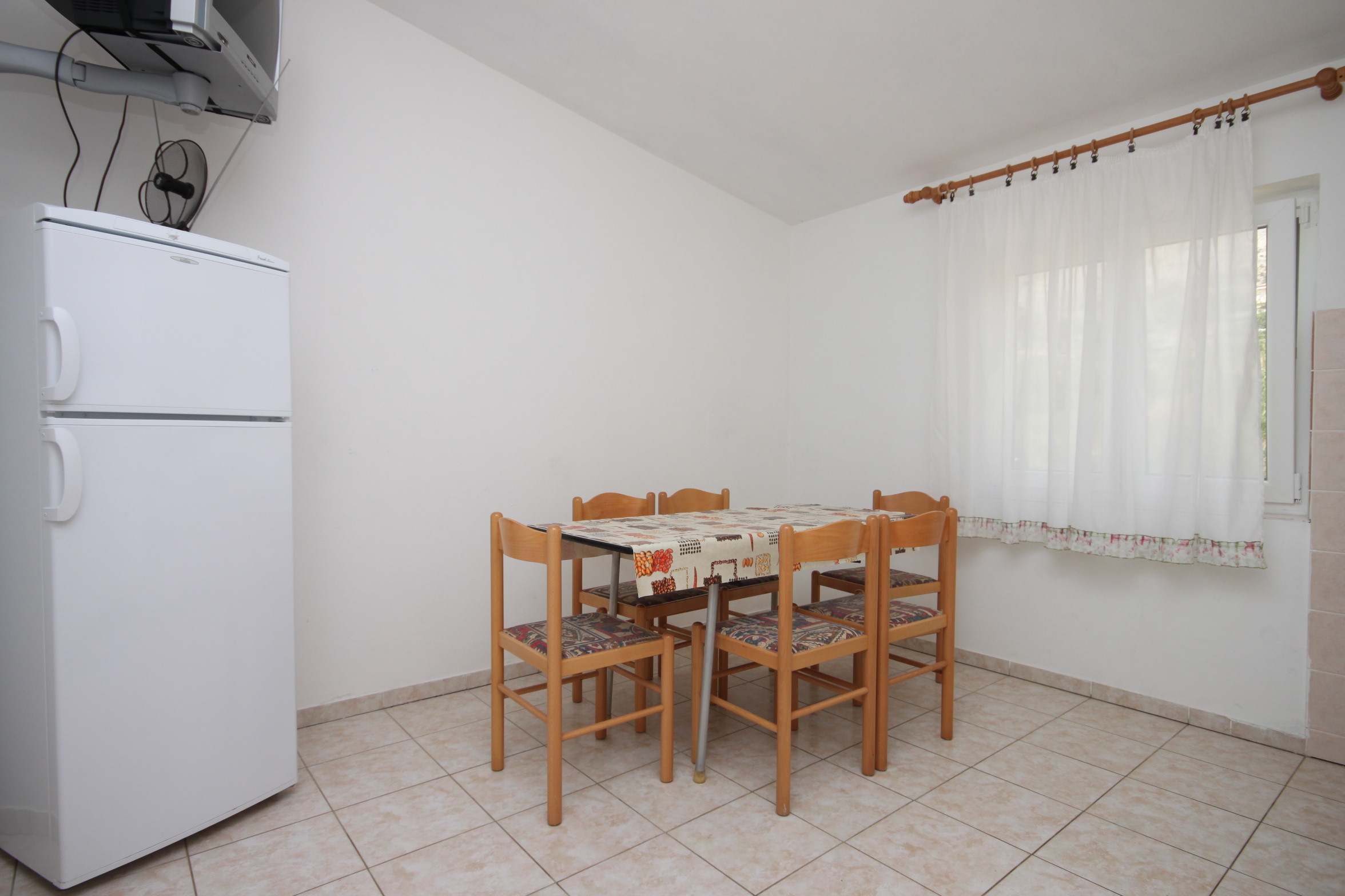 Two bedroom apartment near beach Metajna (Pag) (A-6352-b) Two bedroom apartment near beach Metajna (Pag) (A-6352-b)