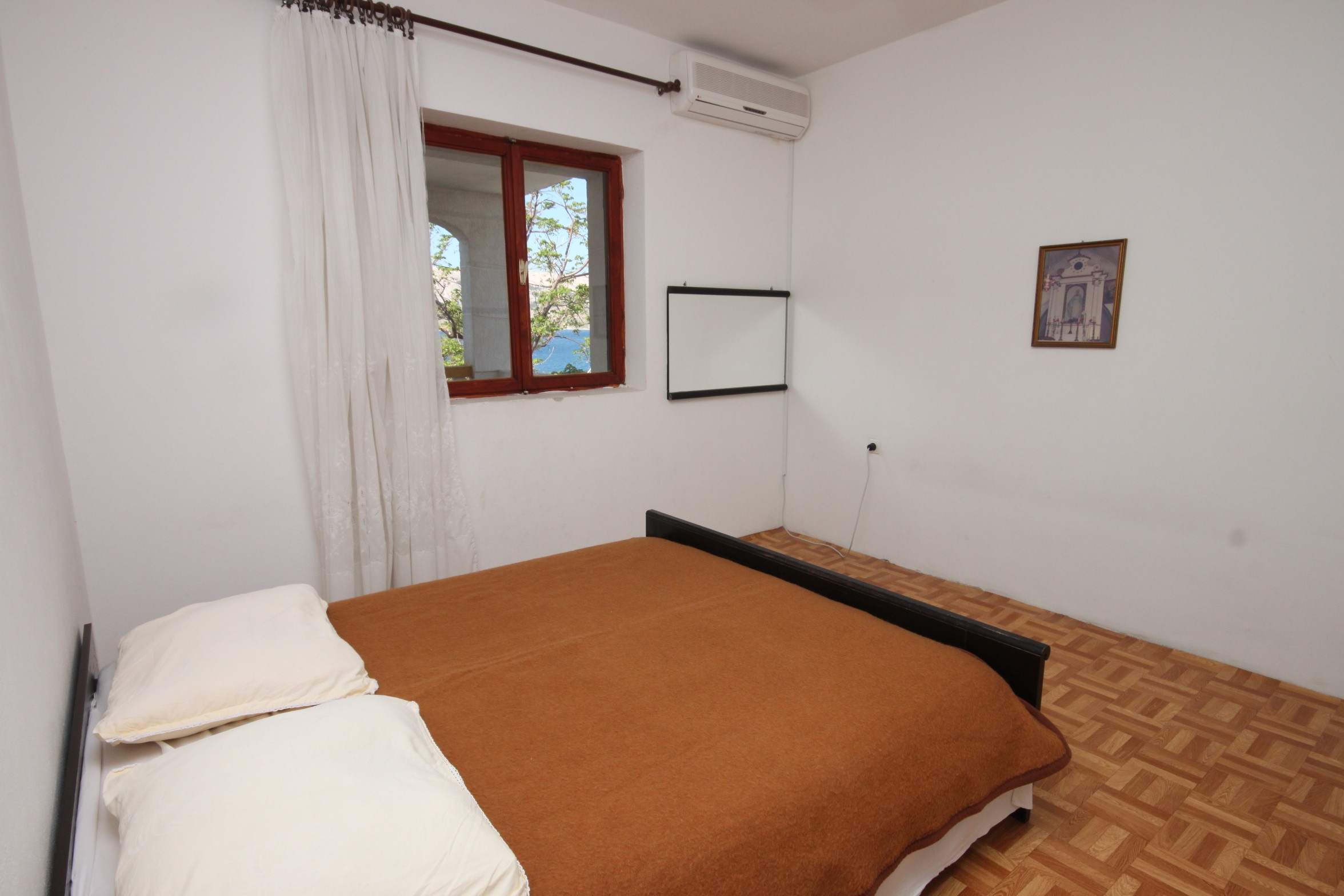 Two bedroom apartment near beach Metajna, Pag  A-d