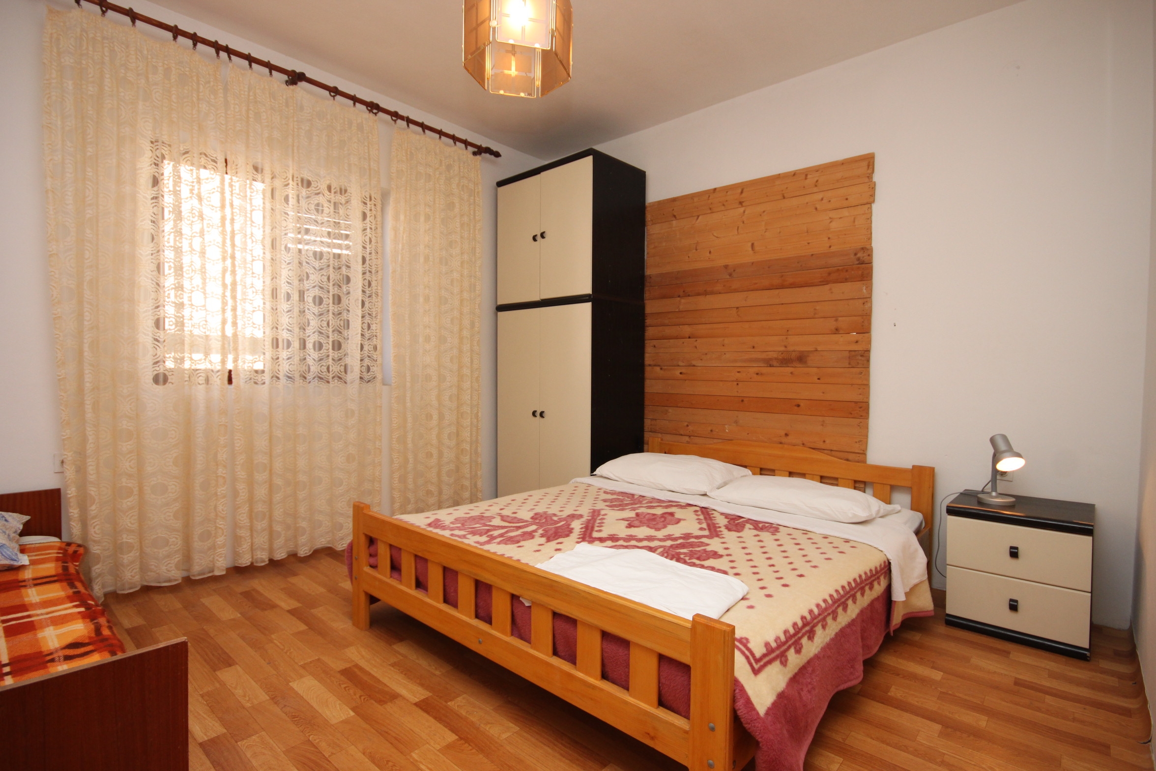 Two bedroom apartment near beach Metajna, Pag  A-d