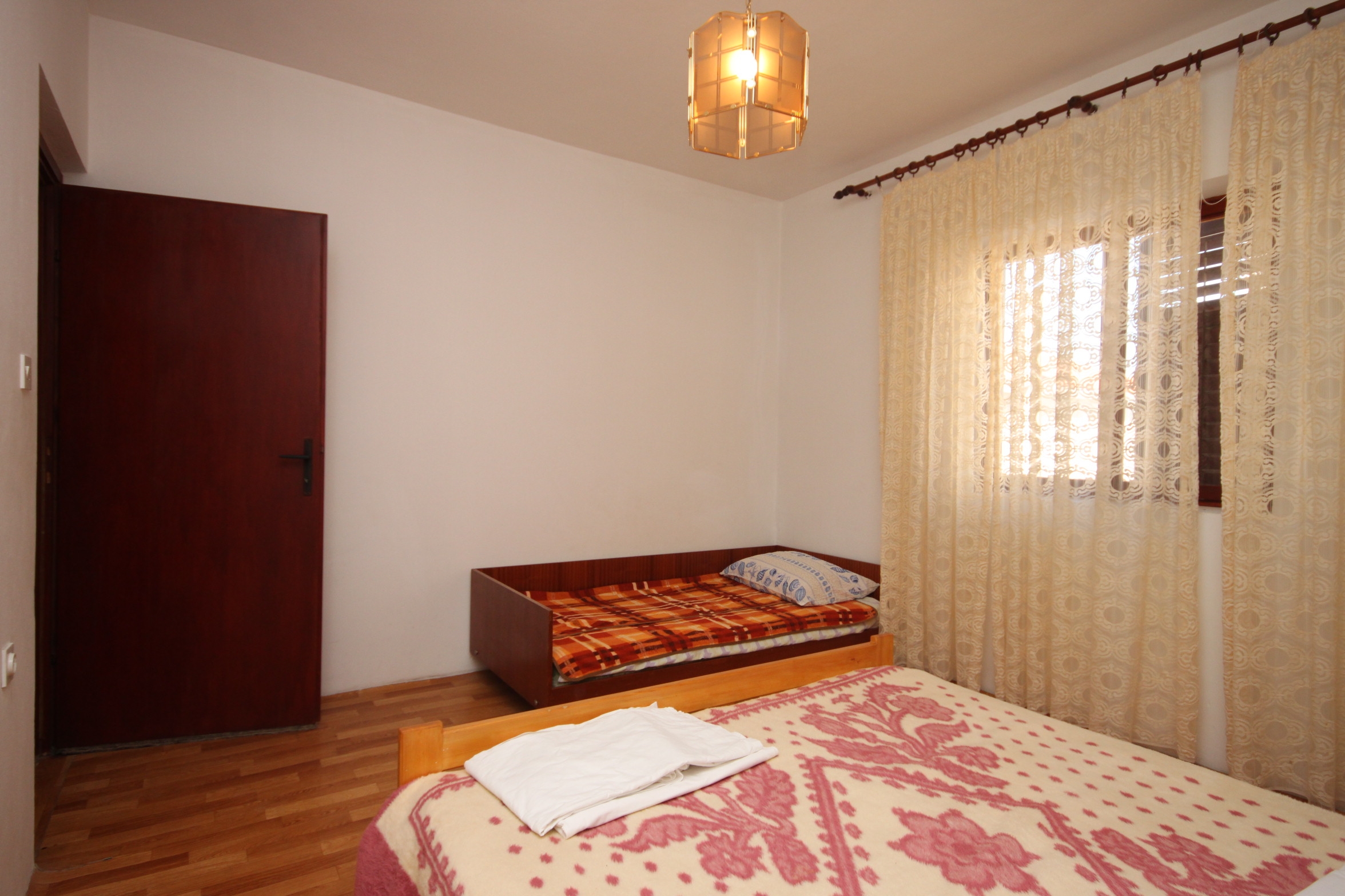 Two bedroom apartment near beach Metajna, Pag  A-d