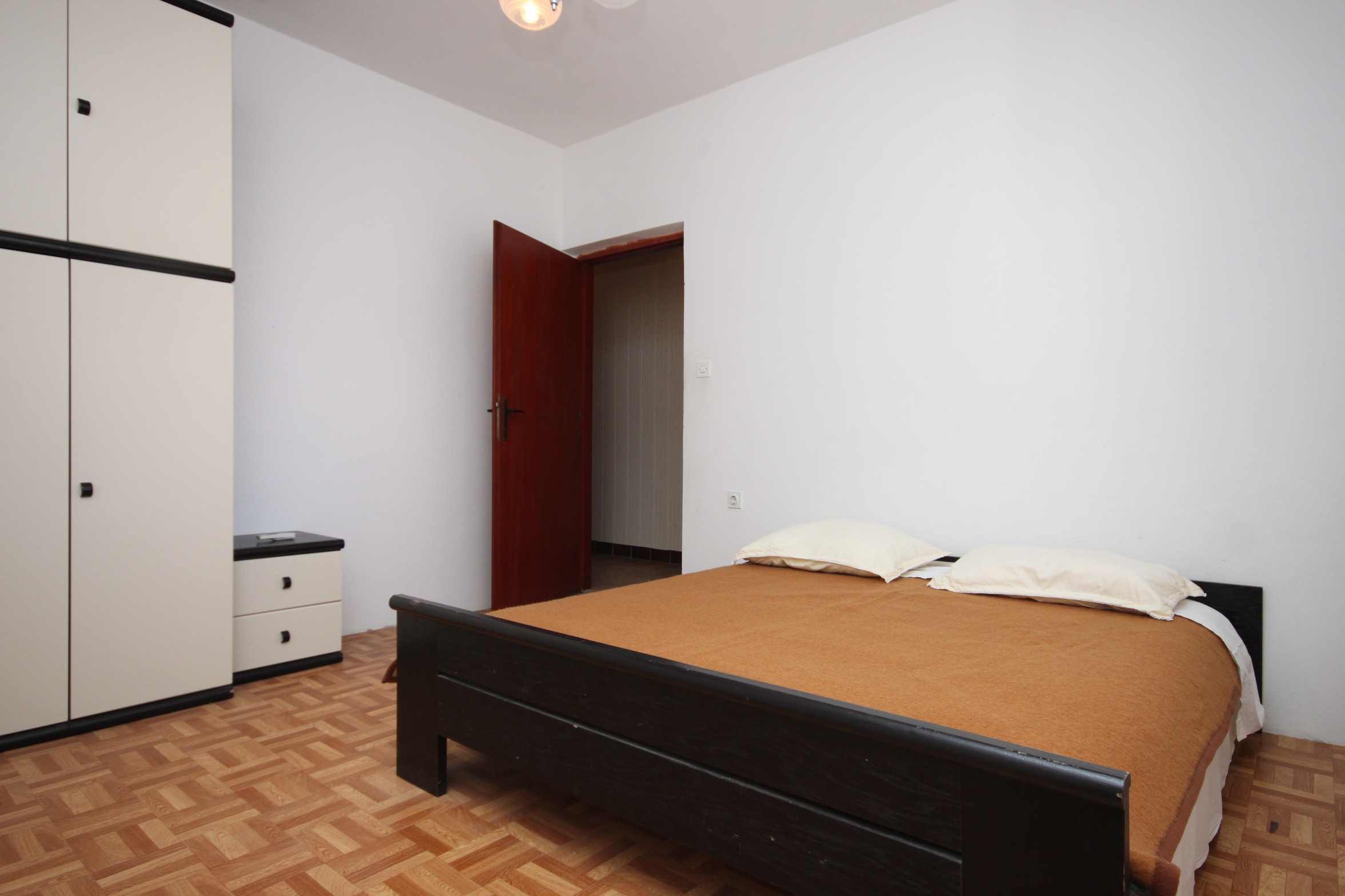 Two bedroom apartment near beach Metajna, Pag  A-d
