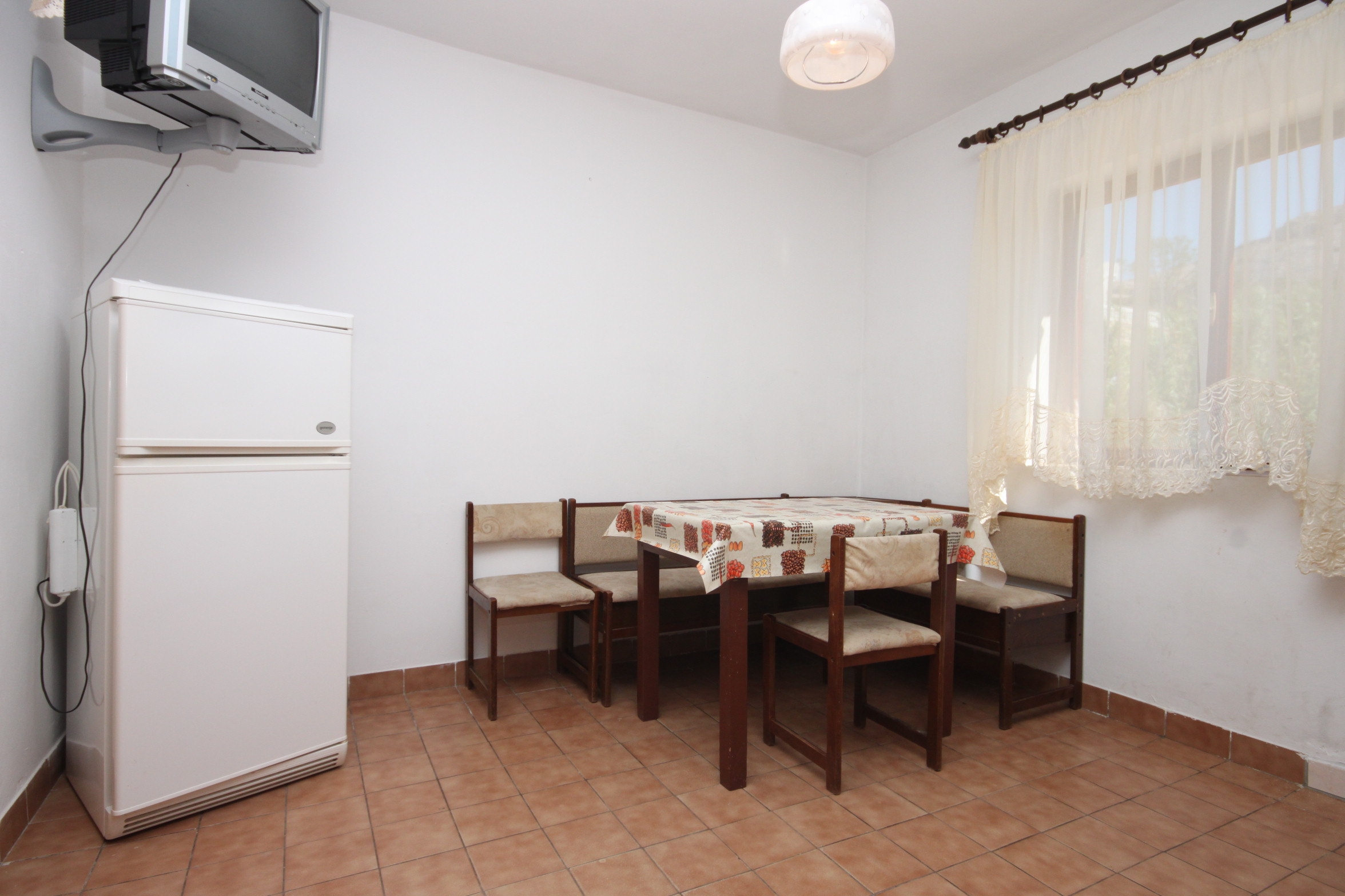 Two bedroom apartment near beach Metajna, Pag  A-d