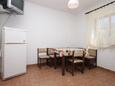 Dining room Metajna, Dining room in the apartment, WiFi.