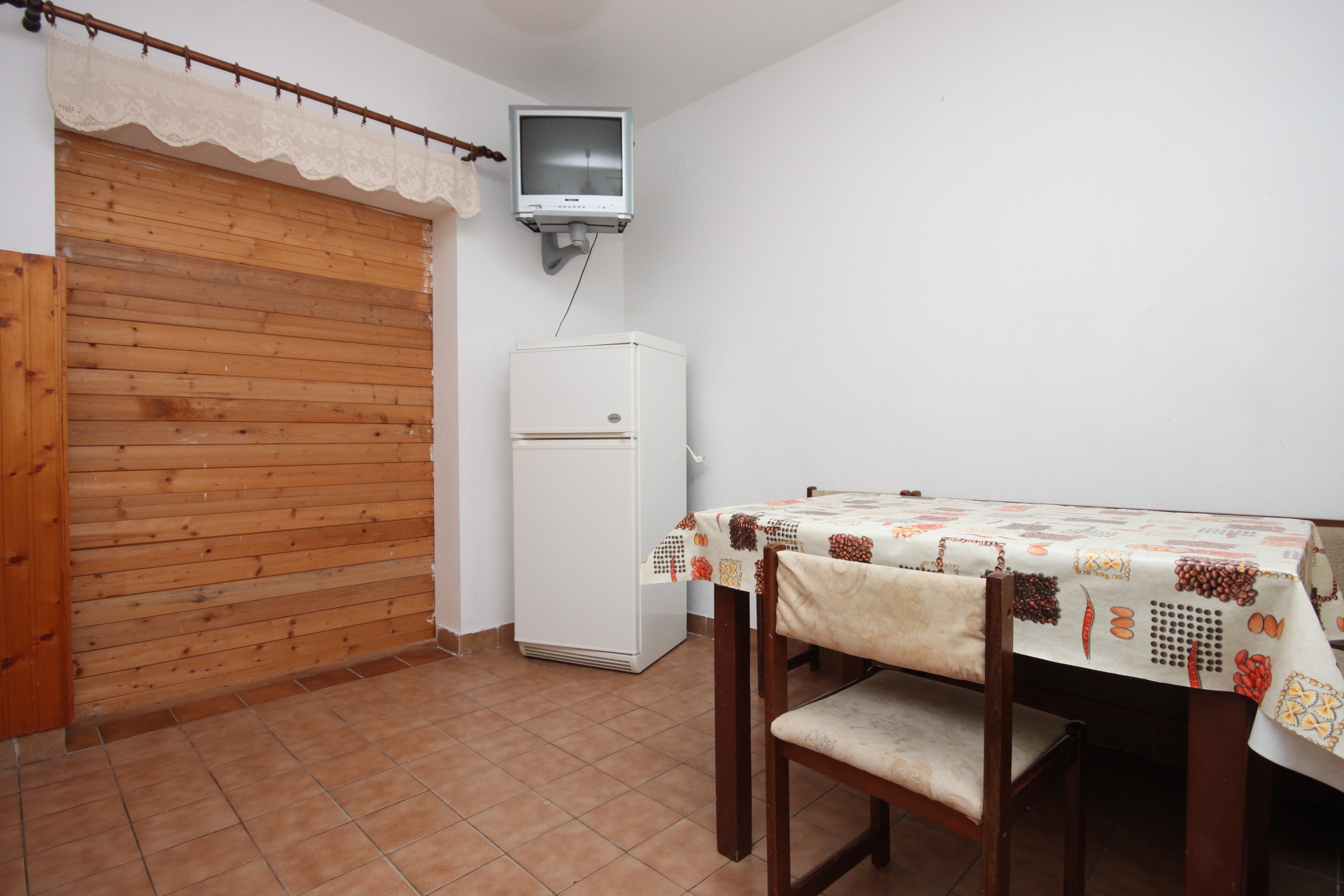 Two bedroom apartment near beach Metajna, Pag  A-d
