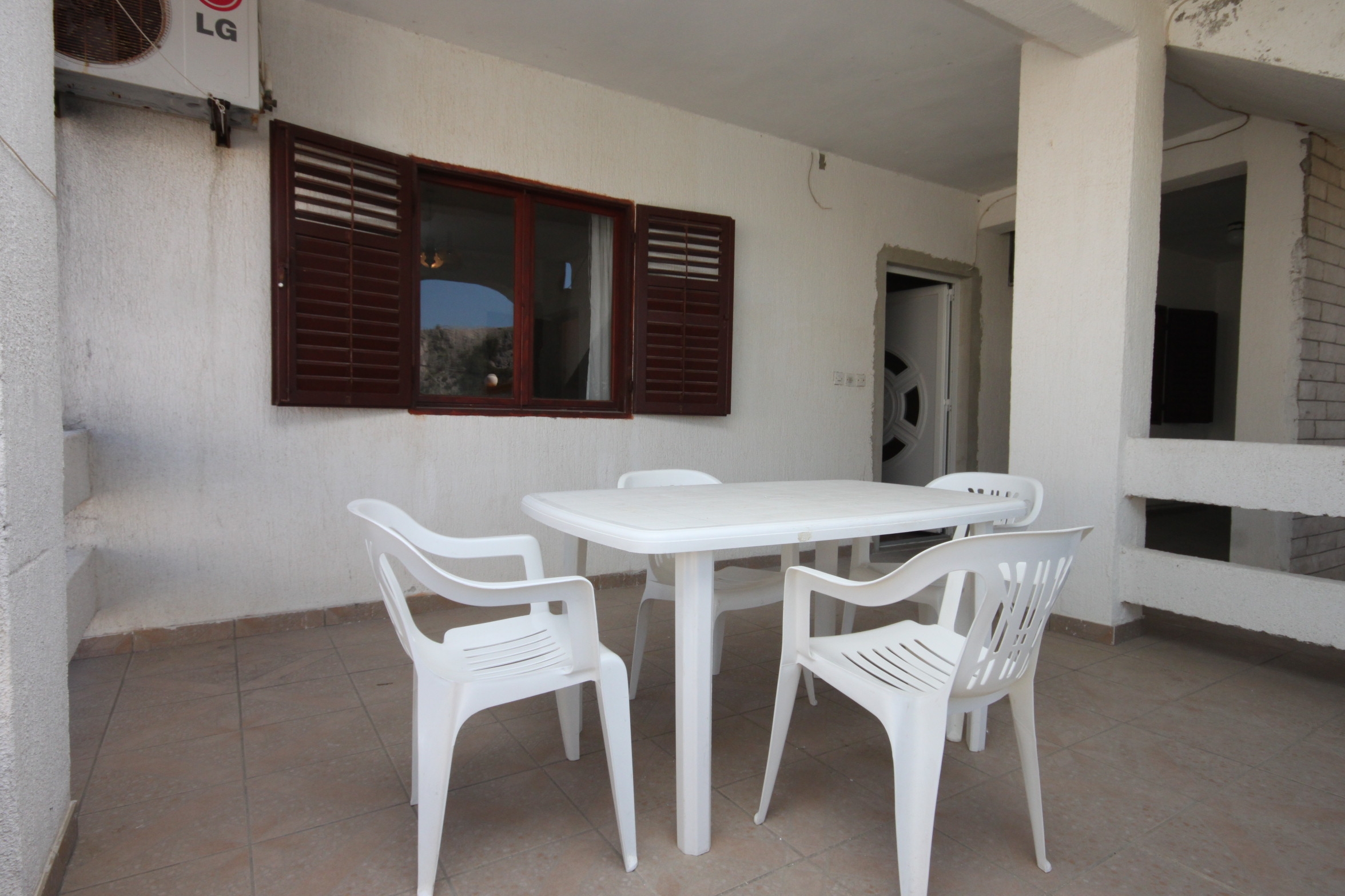Two bedroom apartment near beach Metajna, Pag  A-d