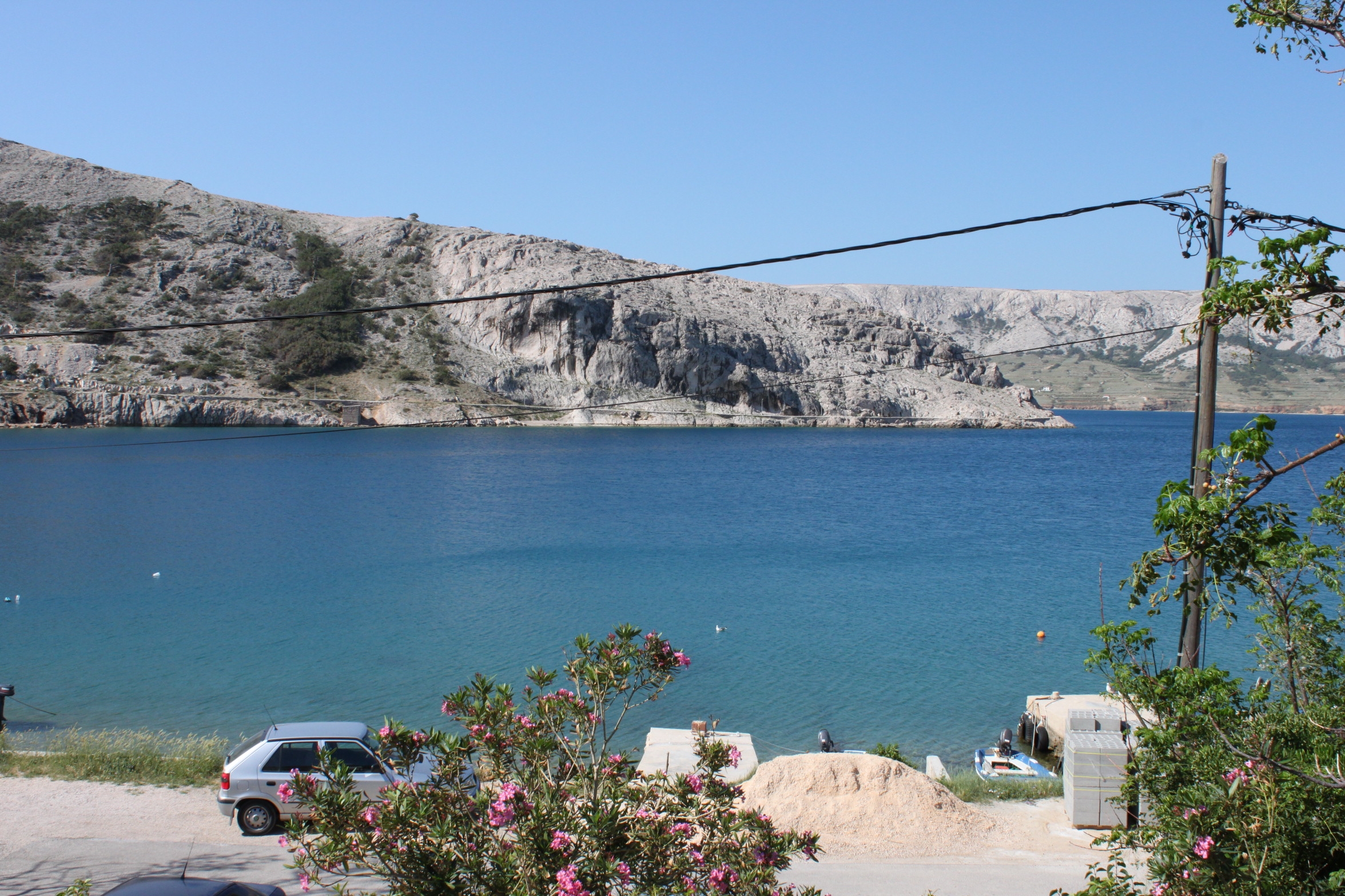 Two bedroom apartment near beach Metajna, Pag  A-d
