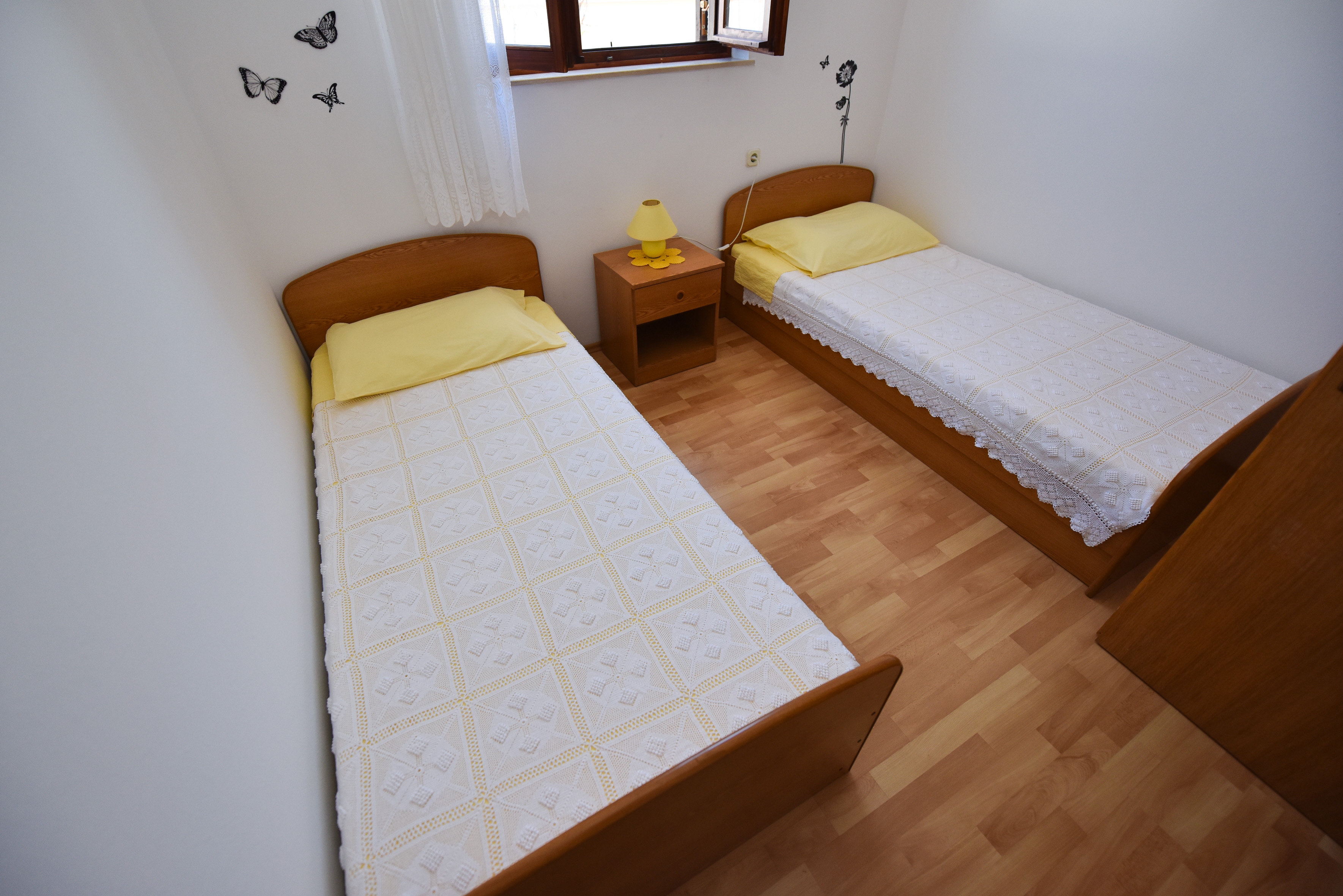 Two bedroom apartment near beach Kustići, Pag  A-a