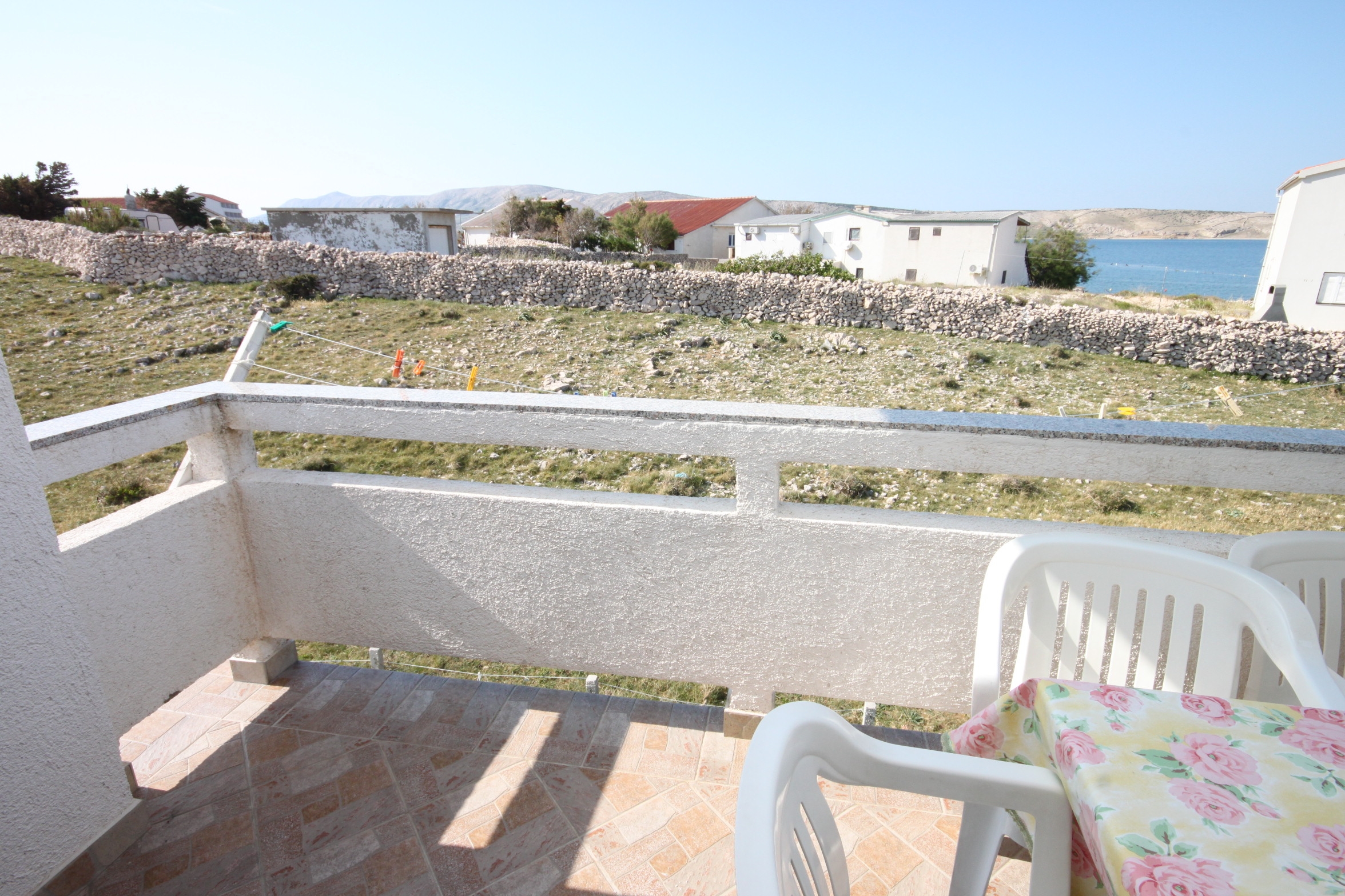 One bedroom apartment near beach Kustići, Pag  A-b