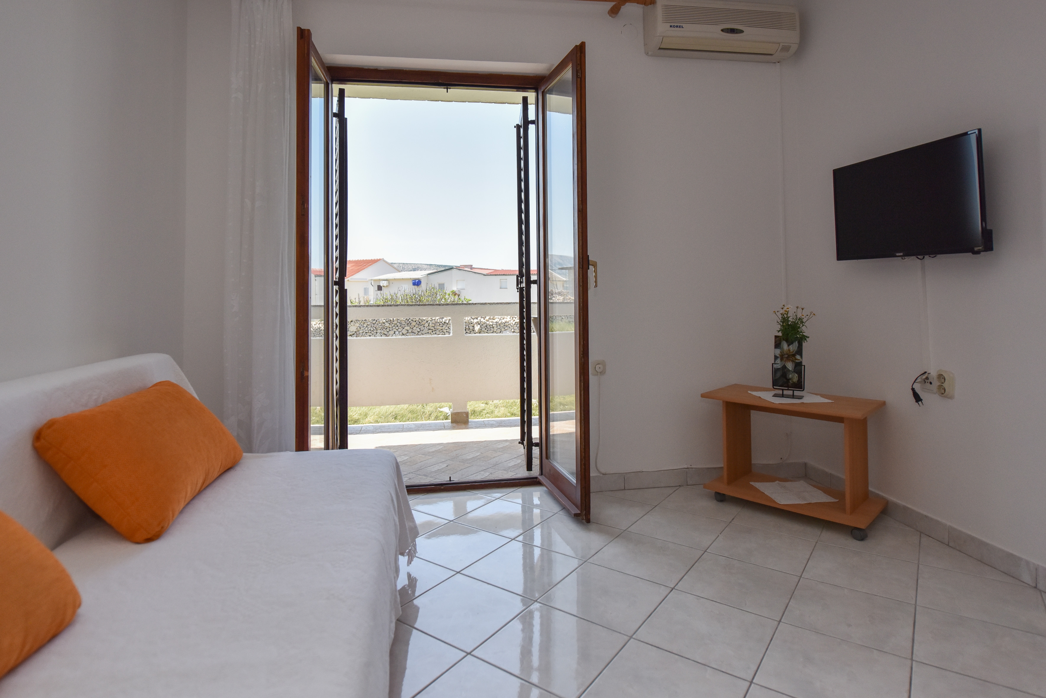 One bedroom apartment near beach Kustići, Pag (A-6353-b)