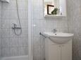 Kustići, Bathroom in the apartment, (pet friendly) and WiFi.