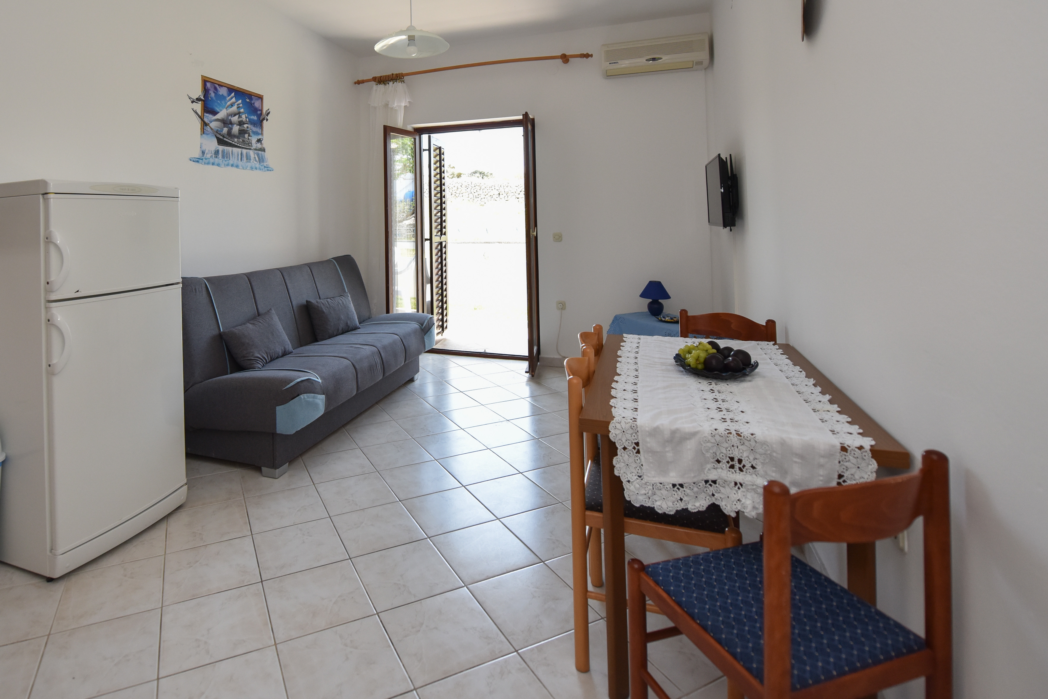 One bedroom apartment near beach Kustići, Pag (A-6353-d) One bedroom apartment near beach Kustići, Pag (A-6353-d)