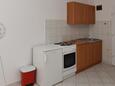 Kuchyně Kustići, Kuchyně v ubytování typu studio-apartment, domácí mazlíčci povoleni a WiFi.