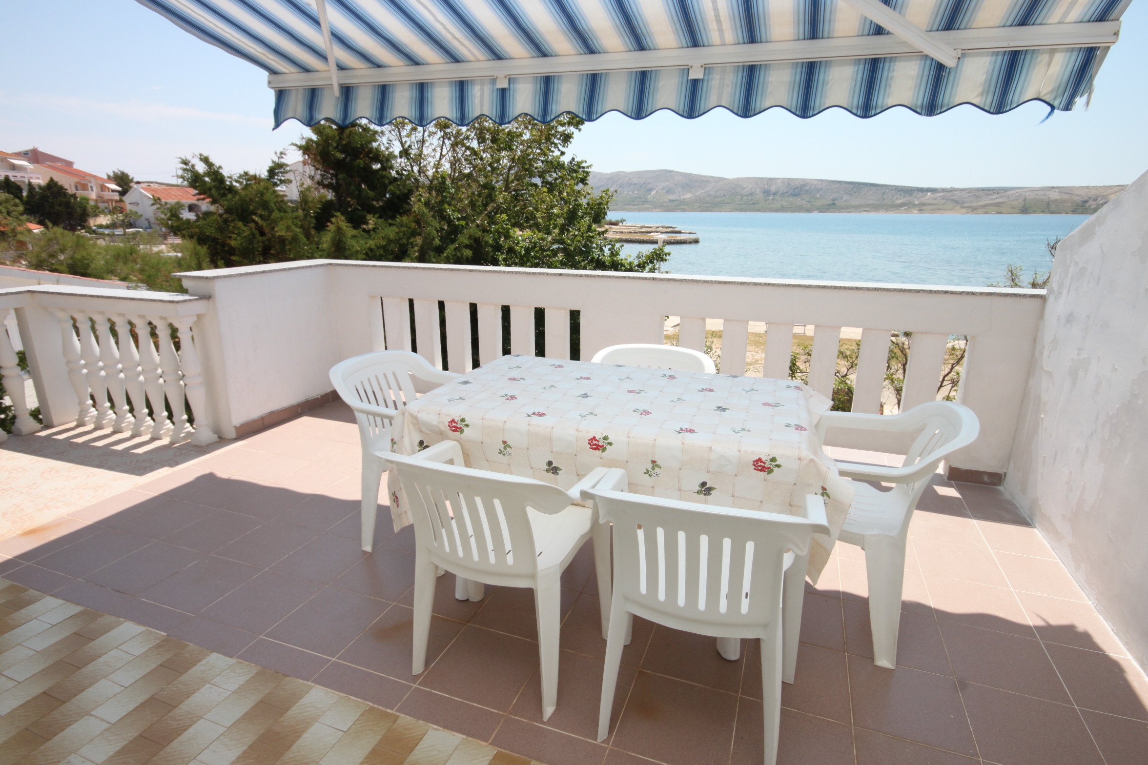 Two bedroom apartment near beach Kustići, Pag (A-6355-b) Two bedroom apartment near beach Kustići, Pag (A-6355-b)