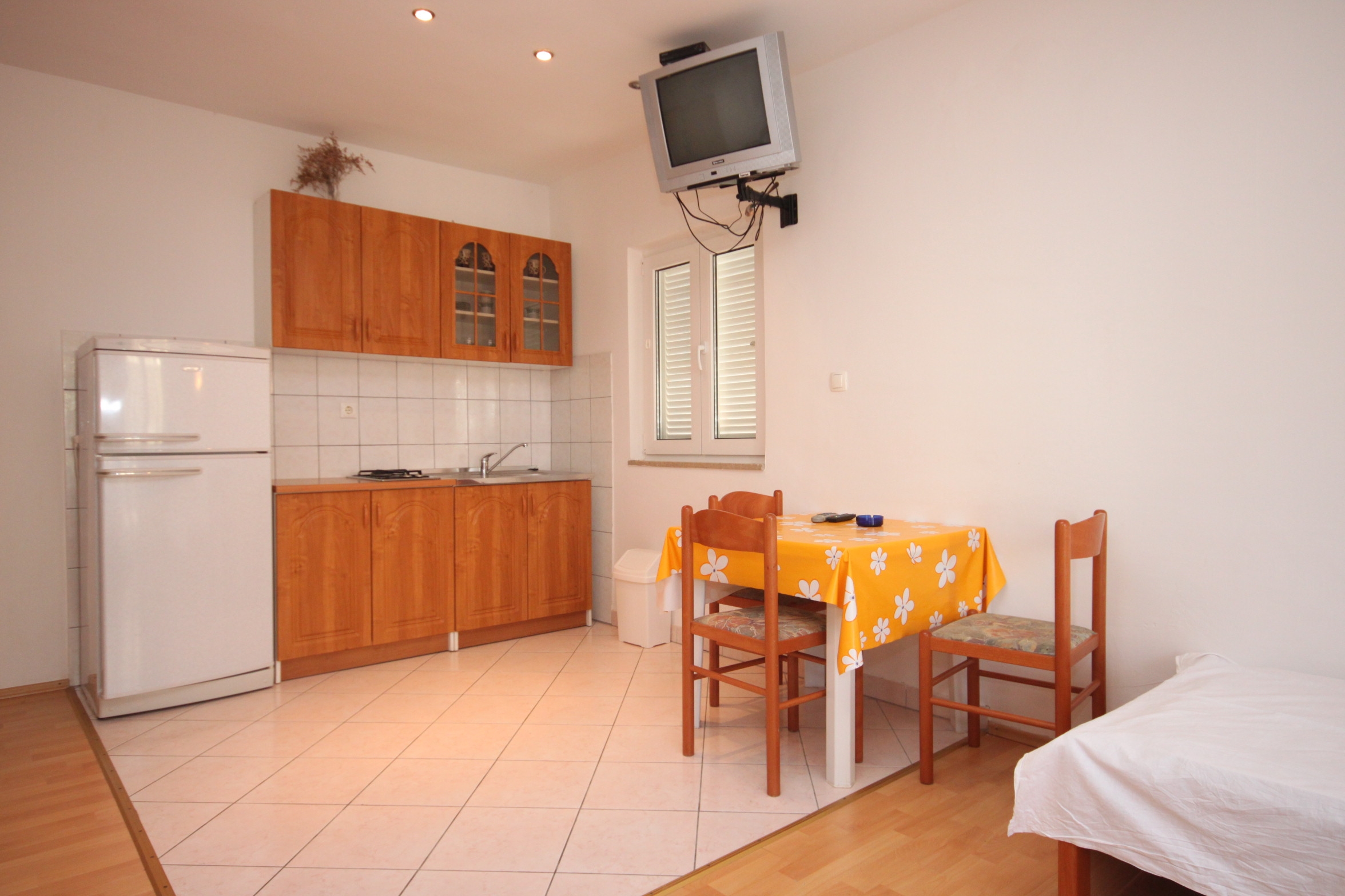 Studio flat near beach Zubovići, Pag (AS-6356-a)