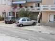 Zubovići, Pag, Parkolóhely 6356 - Apartmanok a tenger közelében kavicsos stranddal.