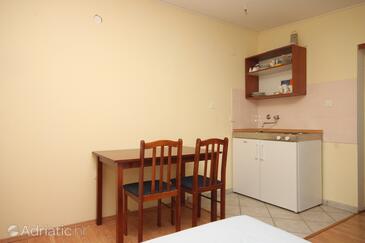 Dining room Metajna, Dining room in the studio-apartment, dopusteni kucni ljubimci i WIFI.