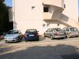Parking lot Mandre, Pag, Parking lot 6371 - Apartments near sea with pebble beach.