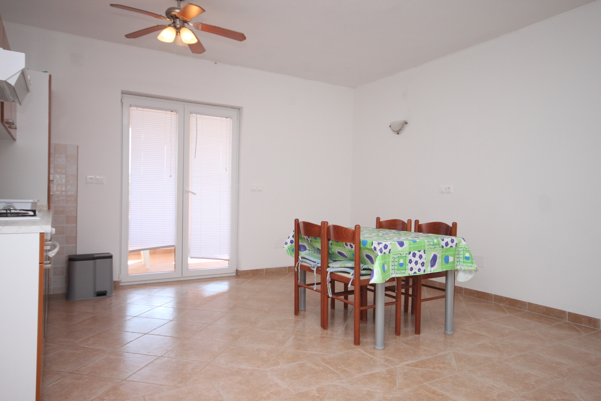 One bedroom apartment near beach Kustići, Pag (A-6376-a)