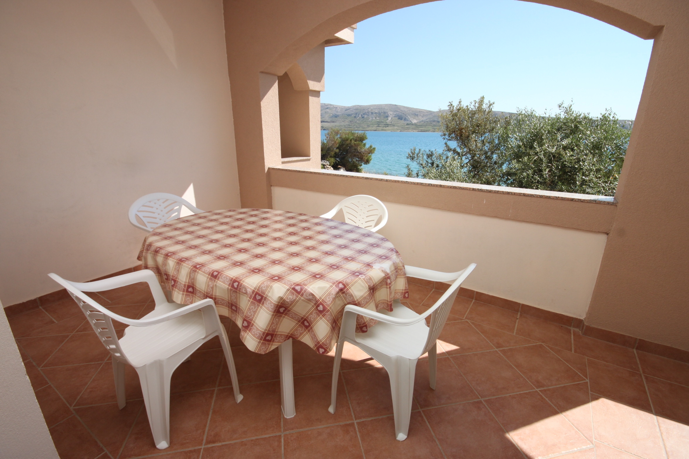 One bedroom apartment near beach Kustići, Pag (A-6376-a) One bedroom apartment near beach Kustići, Pag (A-6376-a)