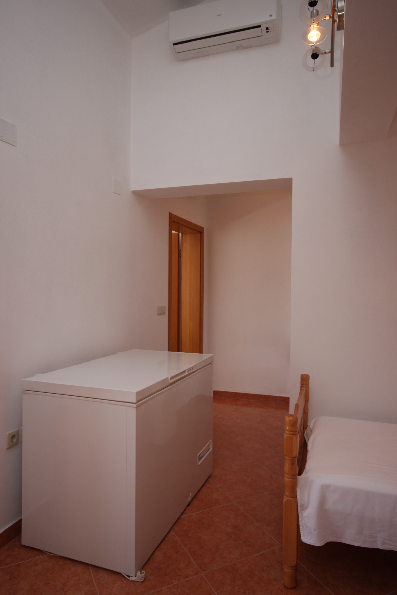 One bedroom apartment near beach Kustići, Pag  A-b