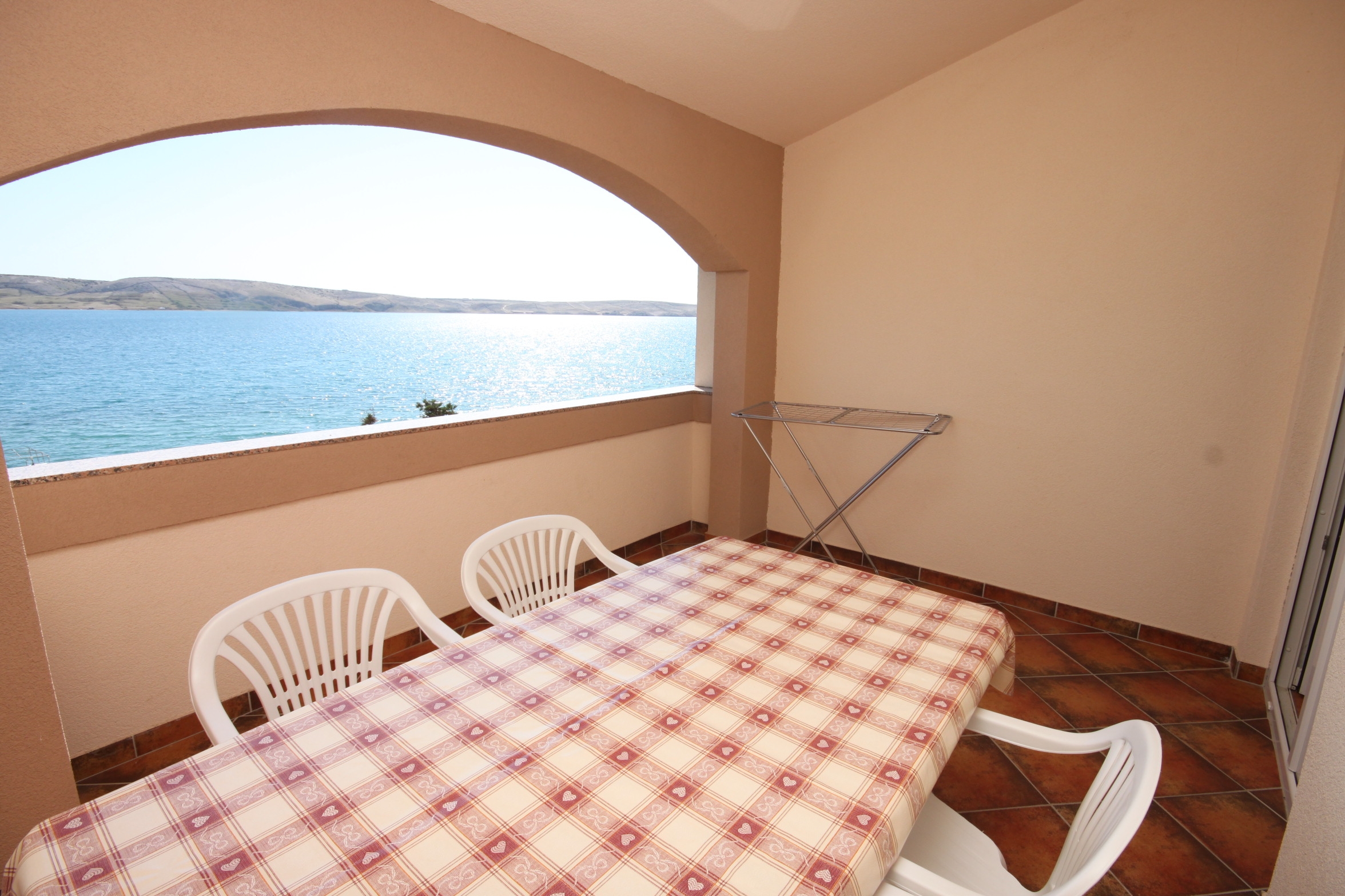 One bedroom apartment near beach Kustići, Pag  A-b