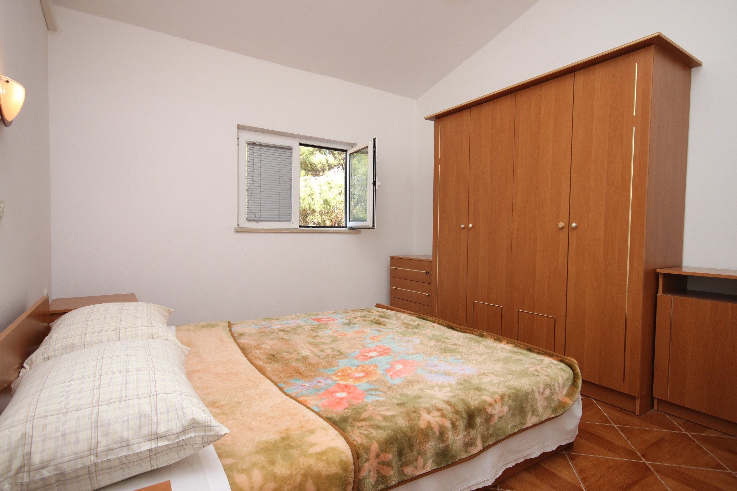 Two bedroom apartment near beach Kustići, Pag  A-c
