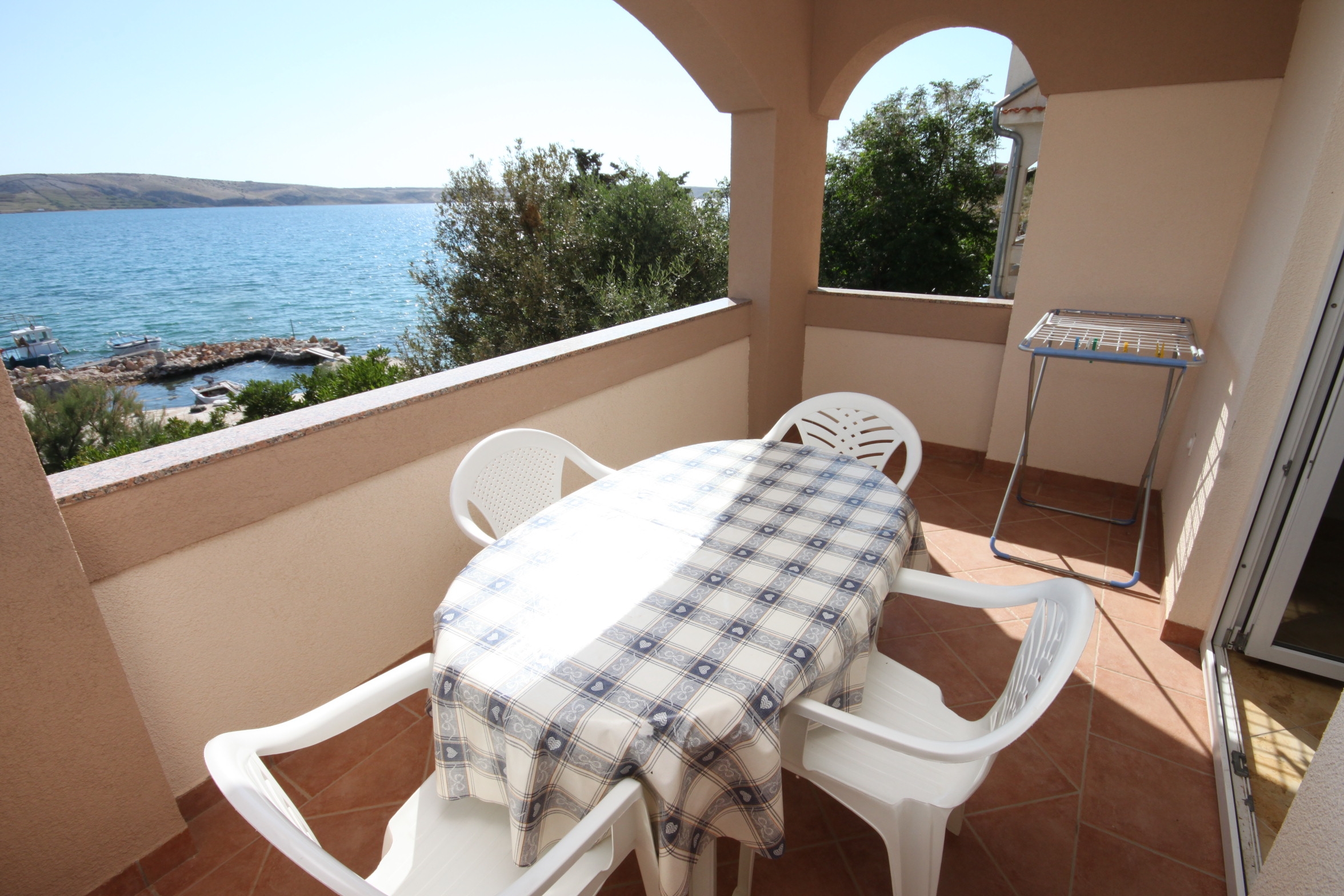 Two bedroom apartment near beach Kustići, Pag  A-e