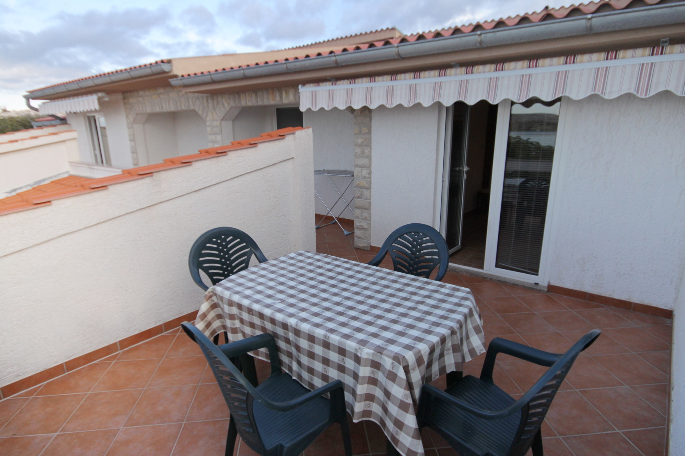 Two bedroom apartment near beach Kustići, Pag  A-f