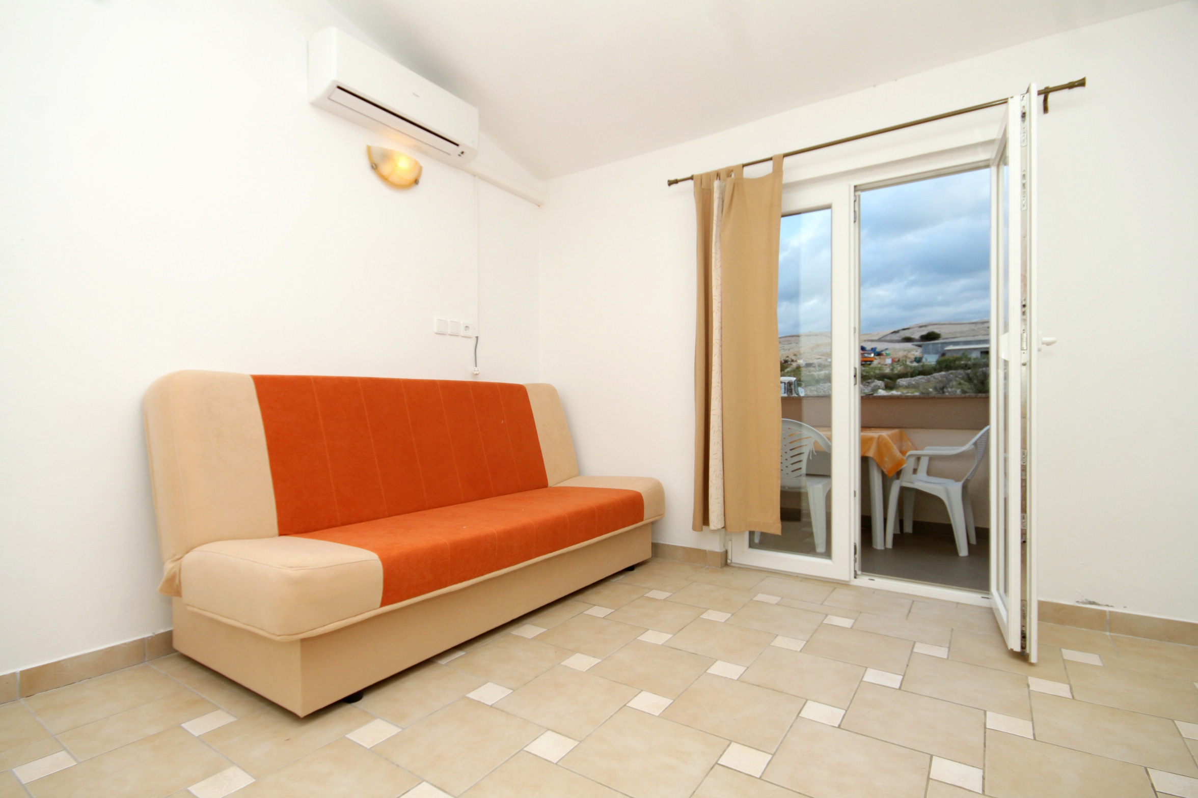 One bedroom apartment near beach Kustići, Pag (A-6376-g) One bedroom apartment near beach Kustići, Pag (A-6376-g)