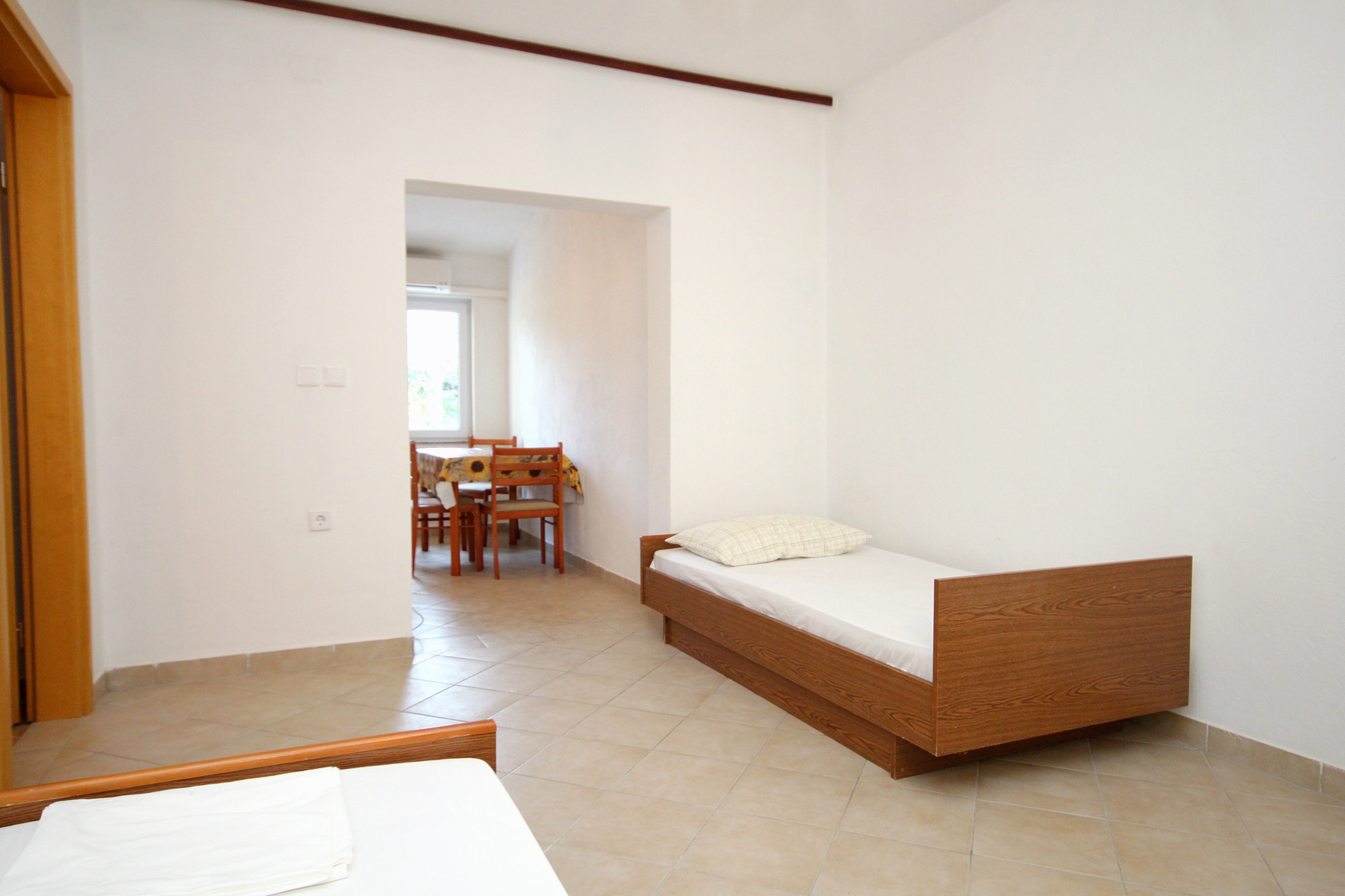 One bedroom apartment near beach Kustići, Pag (A-6376-i)