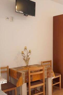 Dining room Metajna, Dining room in the studio-apartment, WIFI.