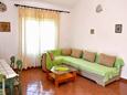 Pag, Sala de estar in the apartment, air condition available y WiFi.