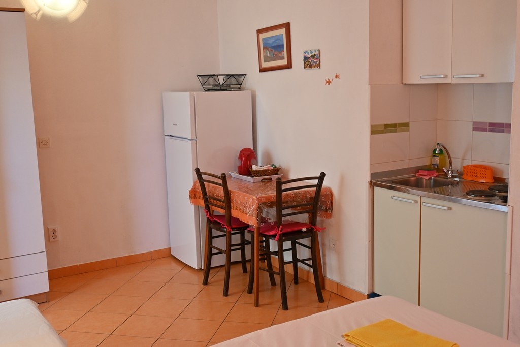 Studio flat with terrace Pag (AS-6384-b)