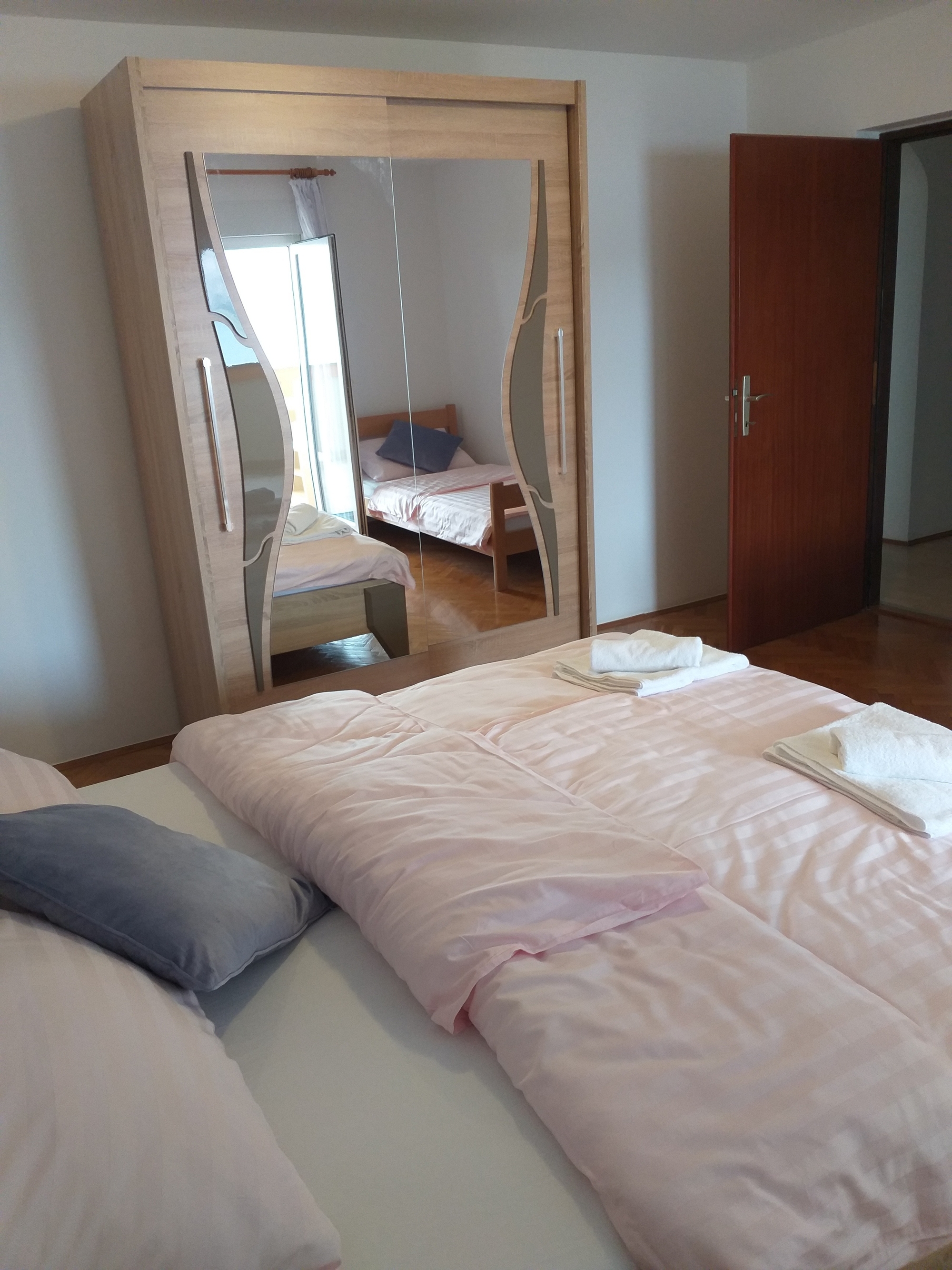 Two bedroom apartment with terrace and sea view Metajna, Pag  A-a