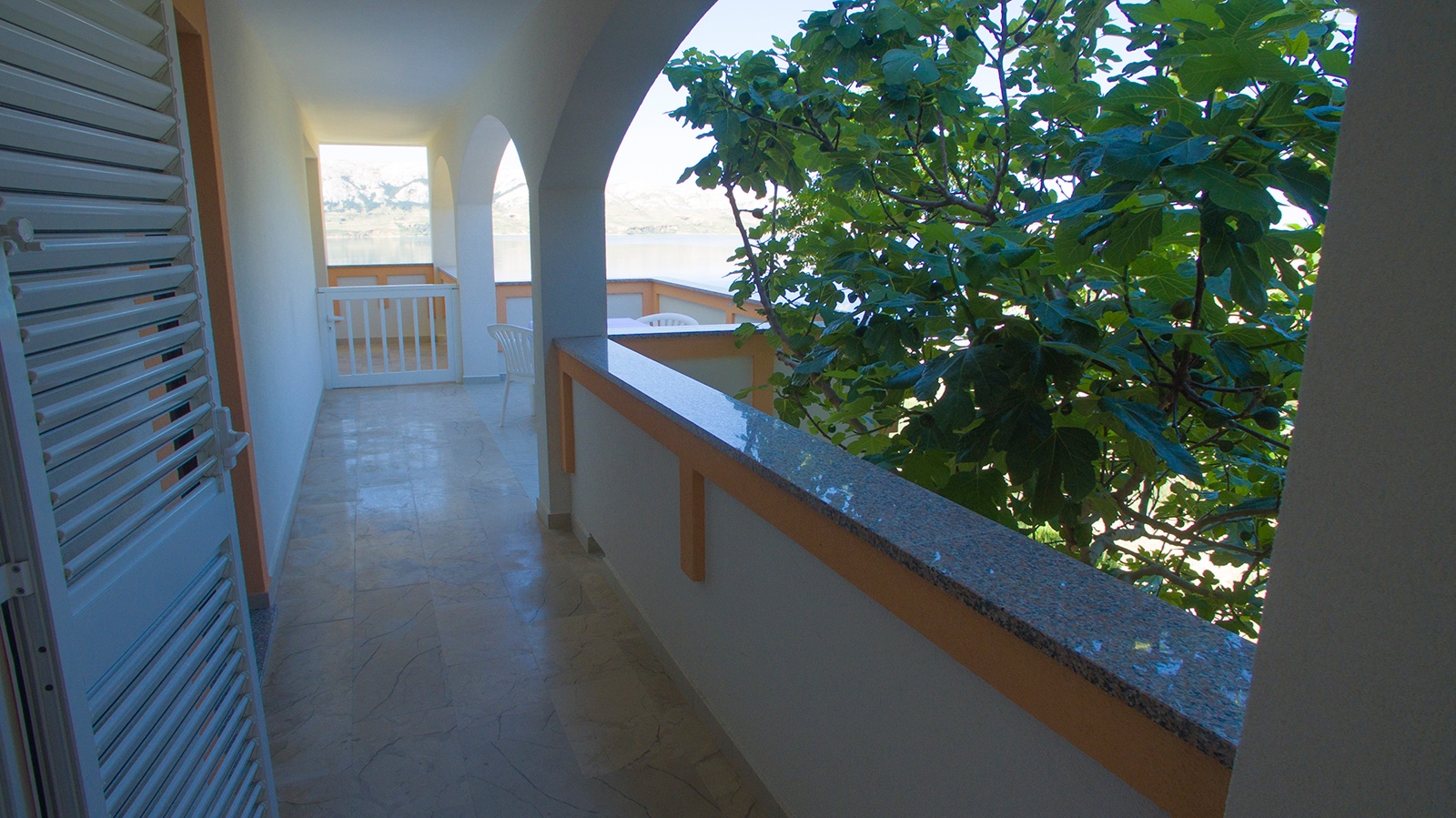 One bedroom apartment with terrace and sea view Metajna, Pag  A-c