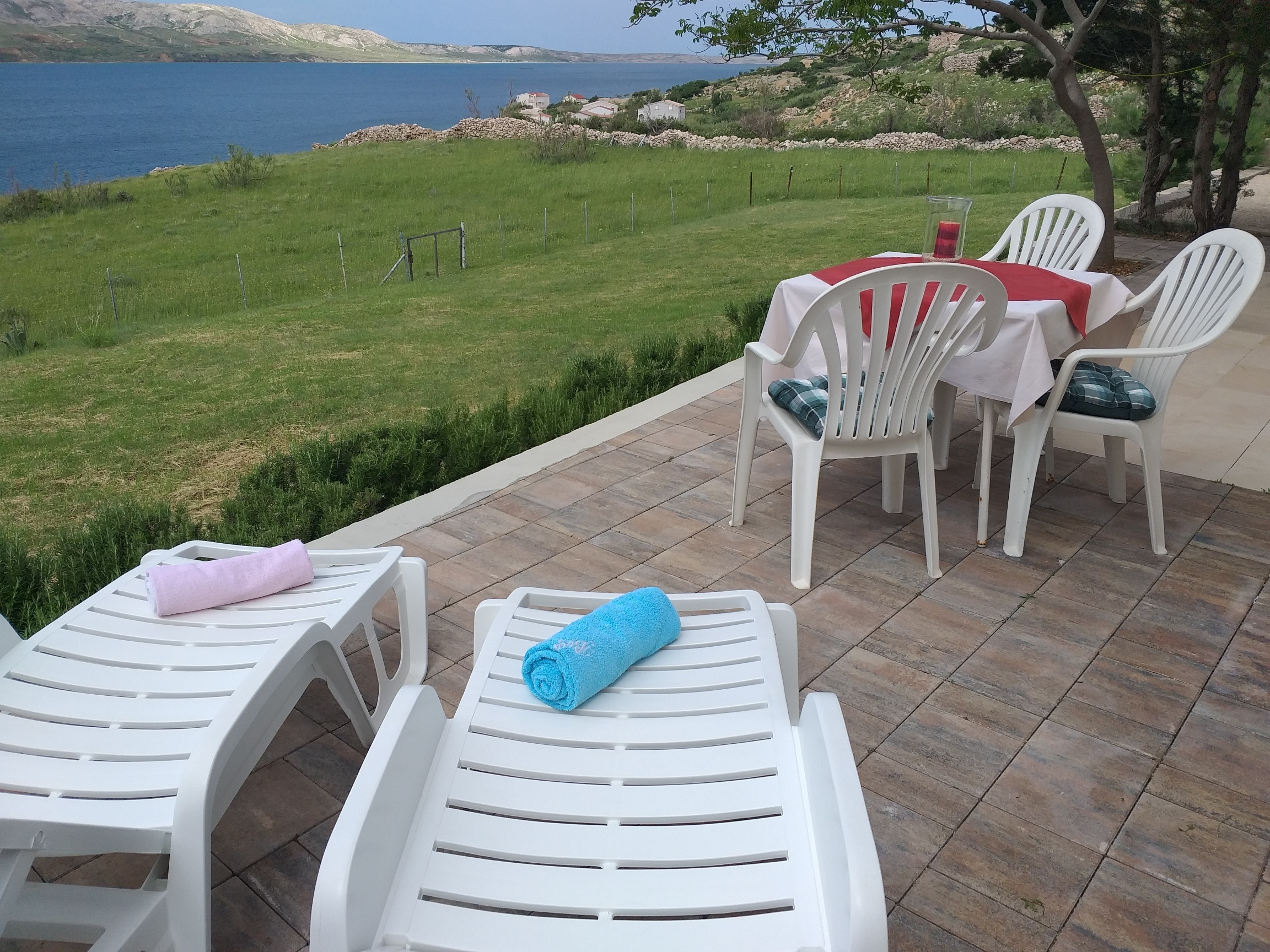 One bedroom apartment with terrace and sea view Metajna, Pag  A-e