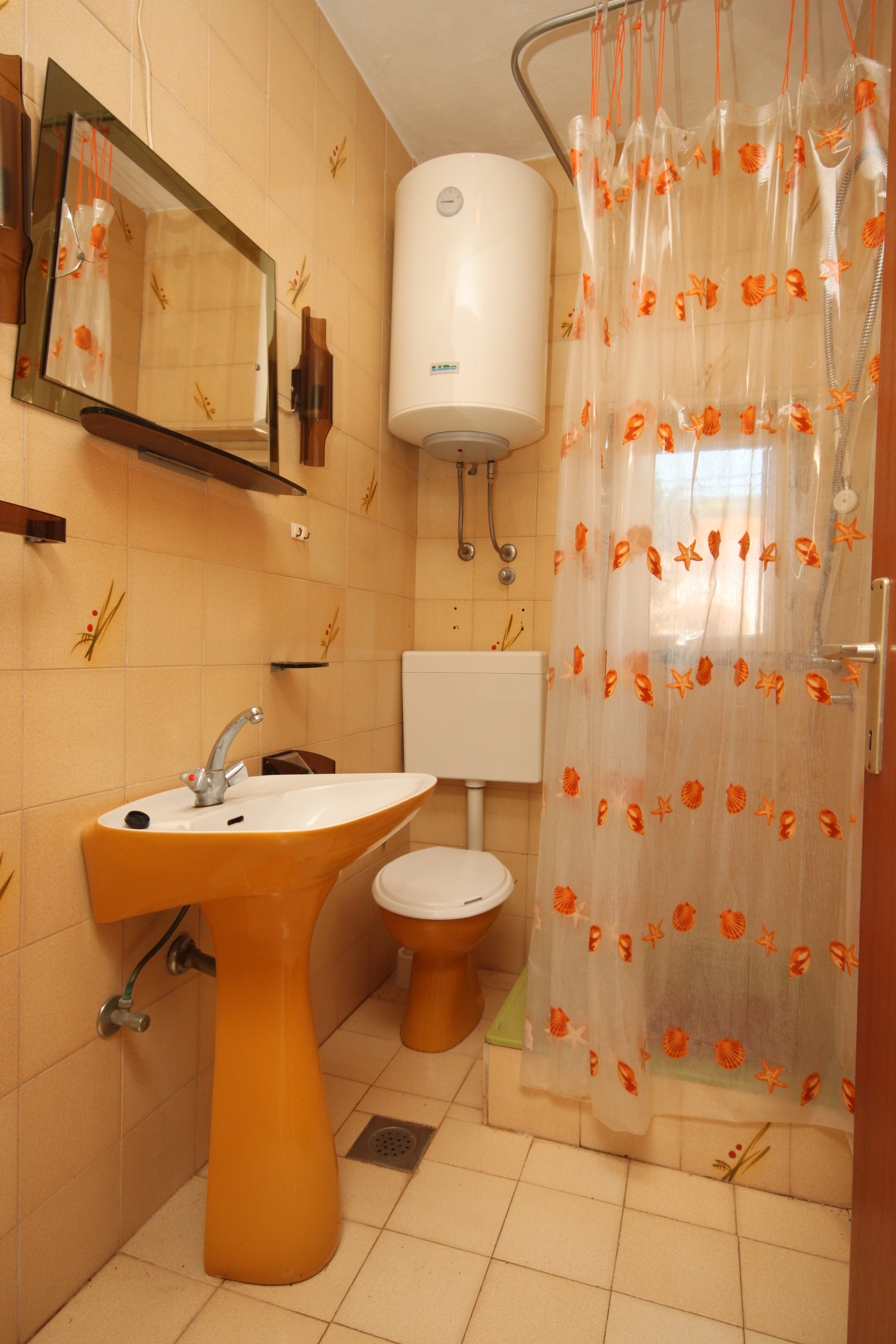 Three bedroom apartment near beach Stara Novalja, Pag  A-a