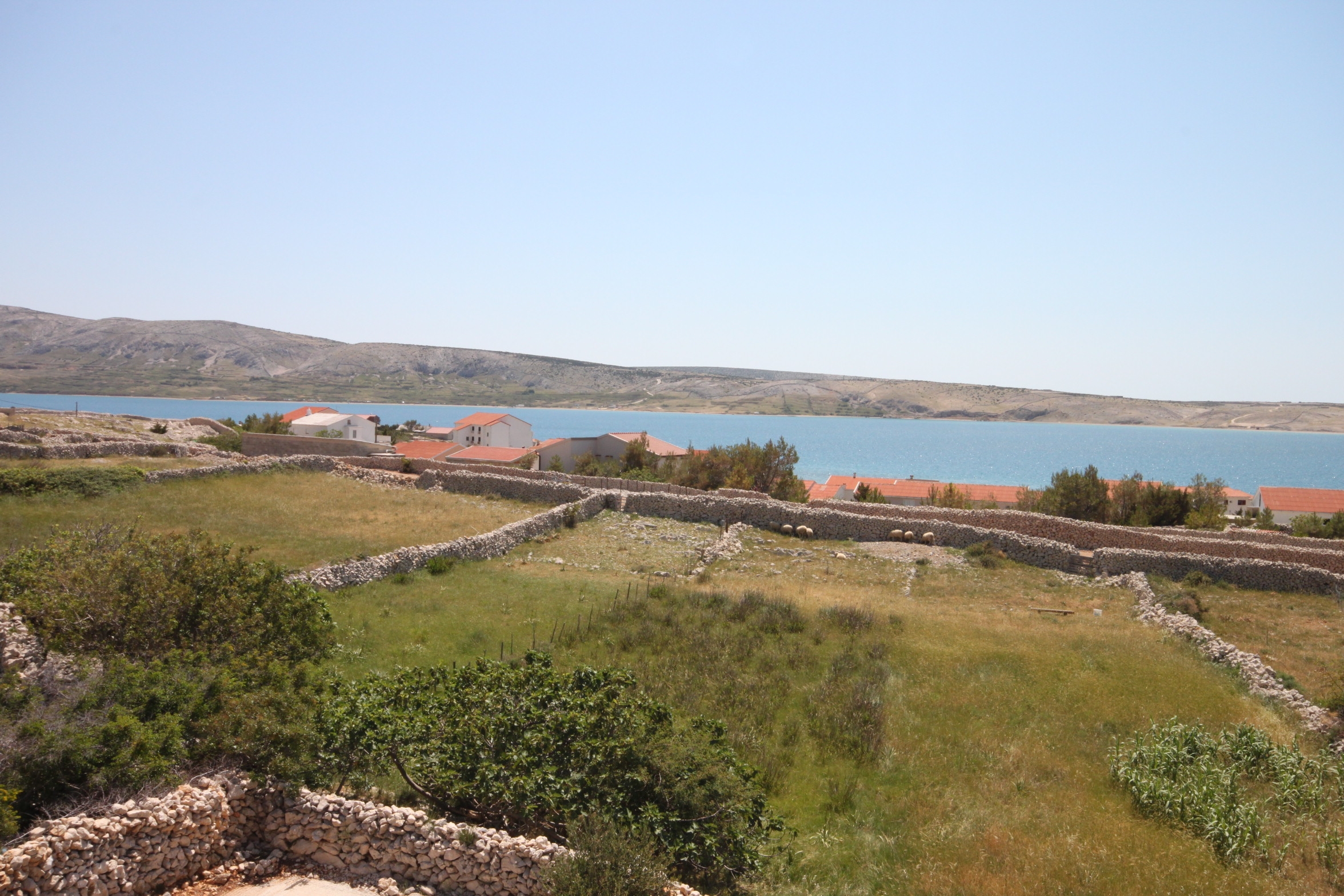 One bedroom apartment with terrace and sea view Kustići, Pag  A-a