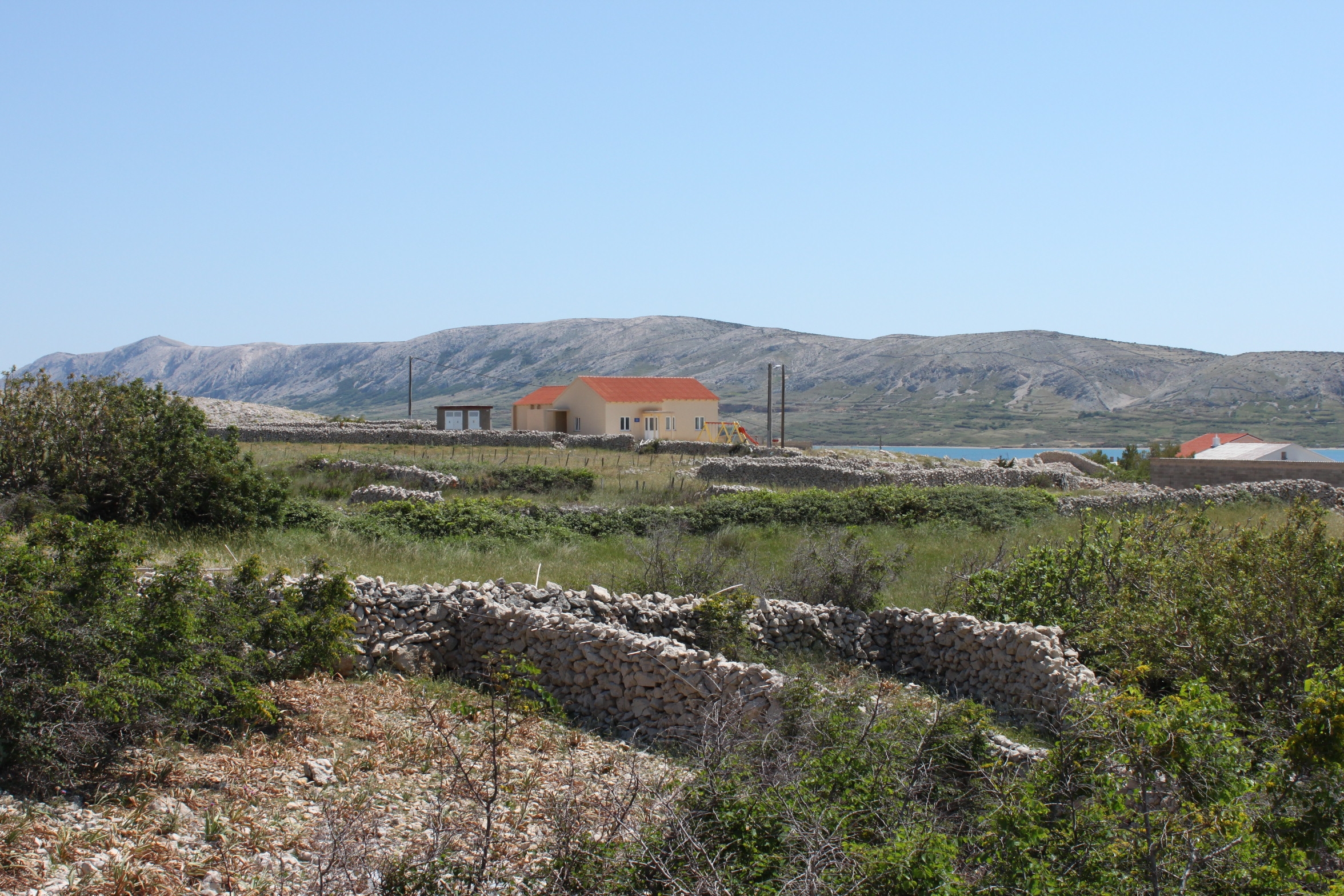 One bedroom apartment with terrace and sea view Kustići, Pag  A-b